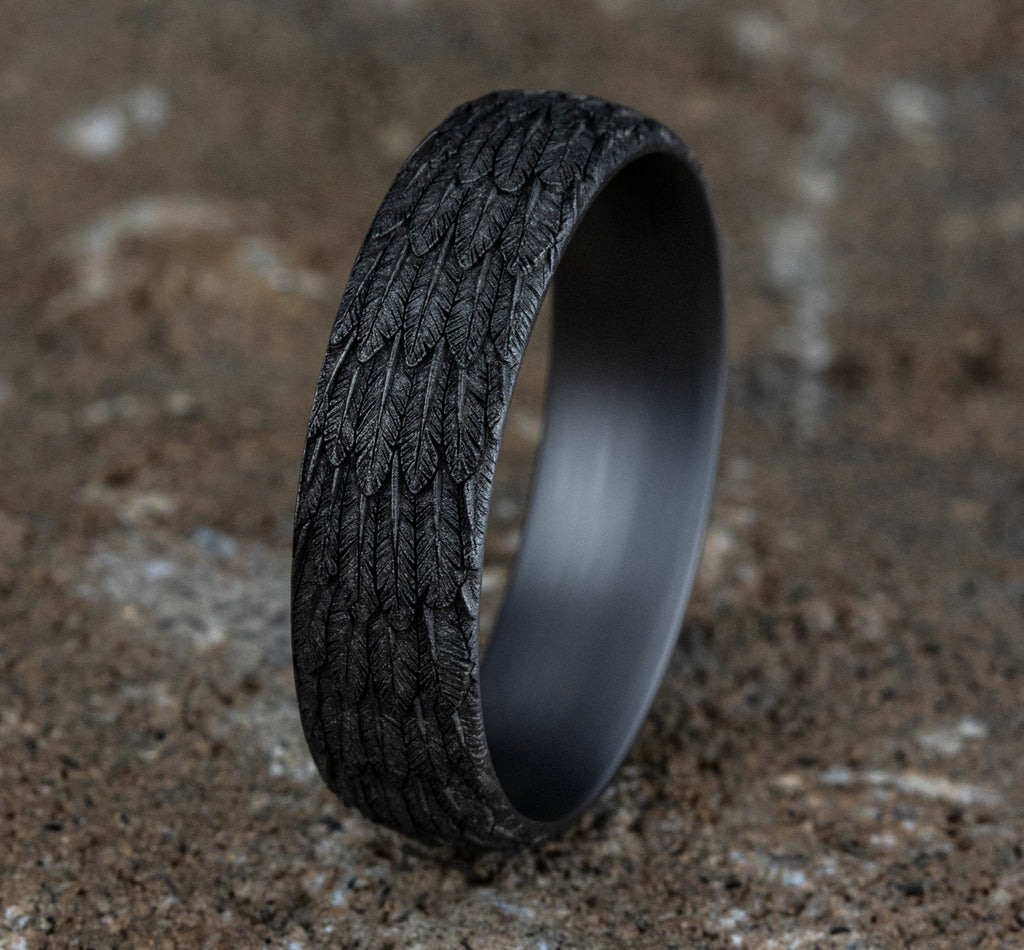 THE GABRIEL 6mm, Comfort fit, Grey Tantalum, Feather wings pattern