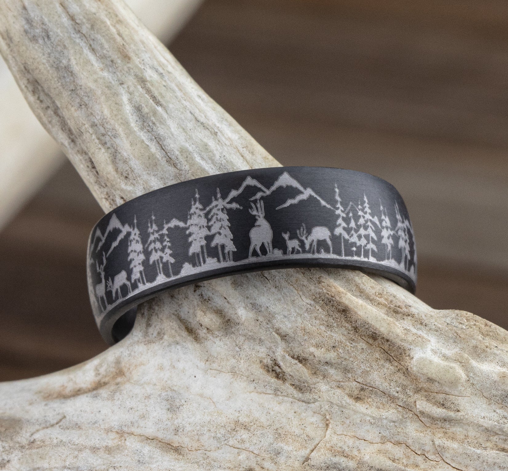 THE STAG 8mm, Comfort fit, Darkened Tantalum, Nature scene with mountains, deer, and trees