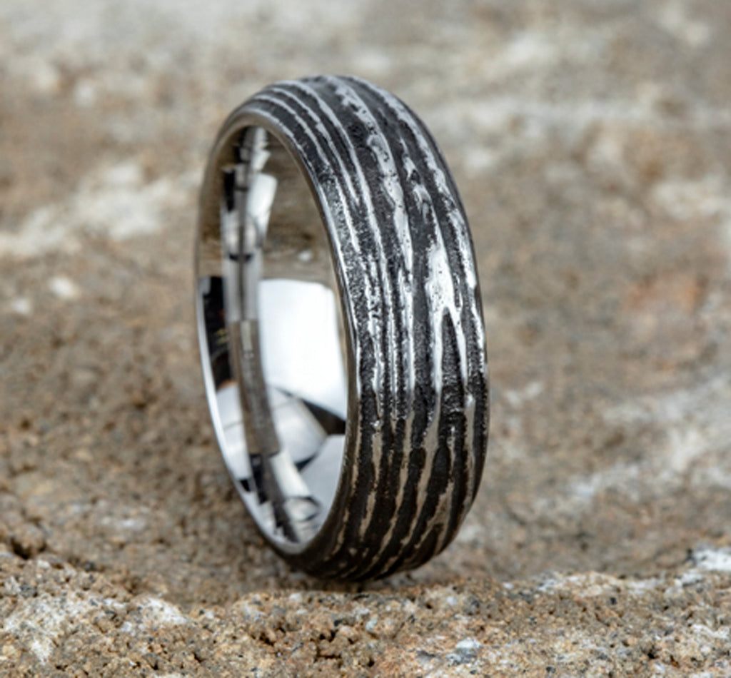 THE LARCH 7.5mm, Comfort fit, Black Cobalt, Horizontal bark pattern