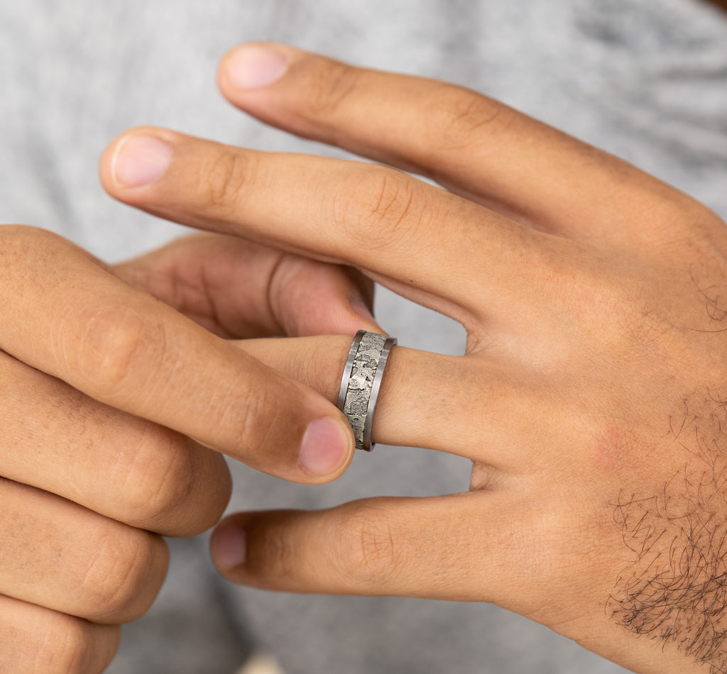 THE STUD 8mm, Comfort fit, Grey Tantalum and 14K White Gold, Wall fracture designed center, straight edges