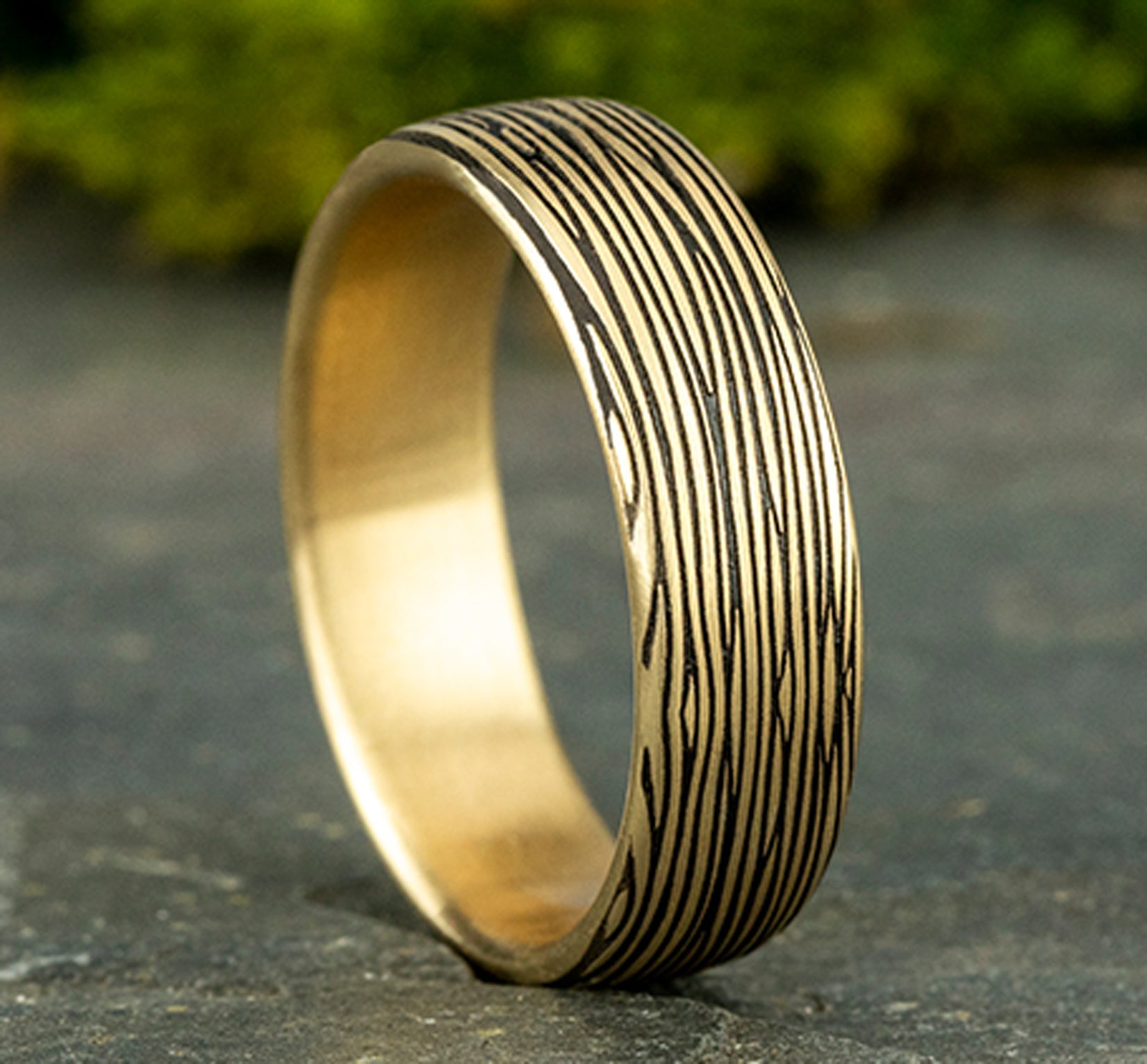 THE ROWAN 6.5mm, Comfort fit, 14K Yellow Gold, Horizontal bark pattern