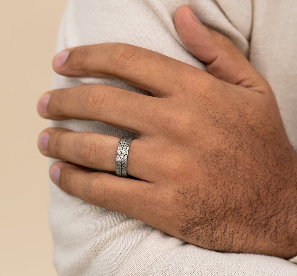 THE BERKSHIRE 6.5mm, Comfort fit, 14K White Gold, Leaf pattern