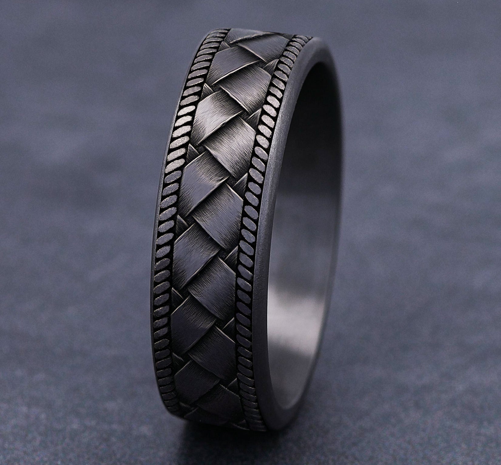 THE BASKET 7mm, Comfort fit, Grey Tantalum, Basket weave pattern