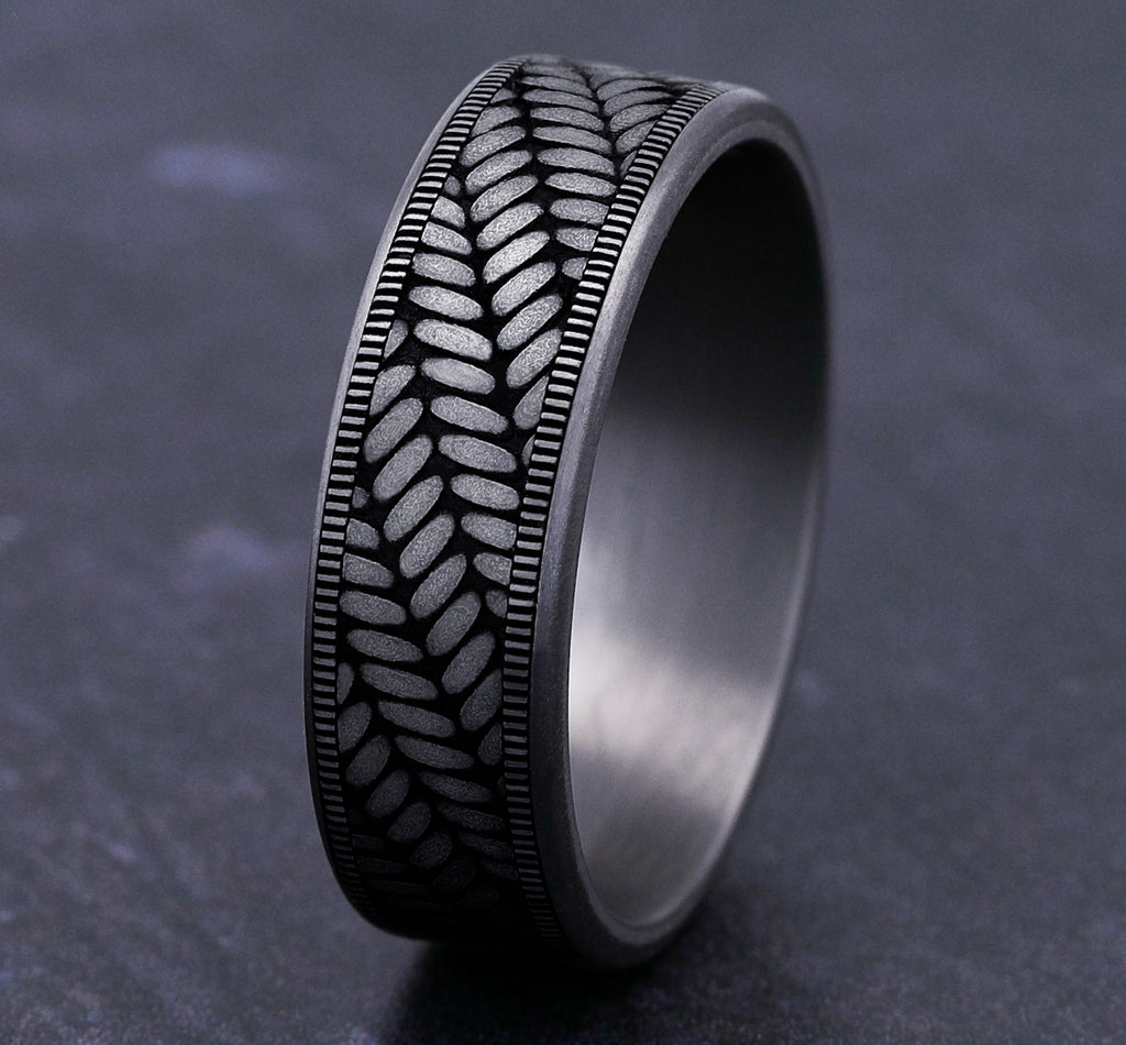 THE VANGUARD 7mm, Comfort fit, Grey Tantalum, Cross chevron pattern