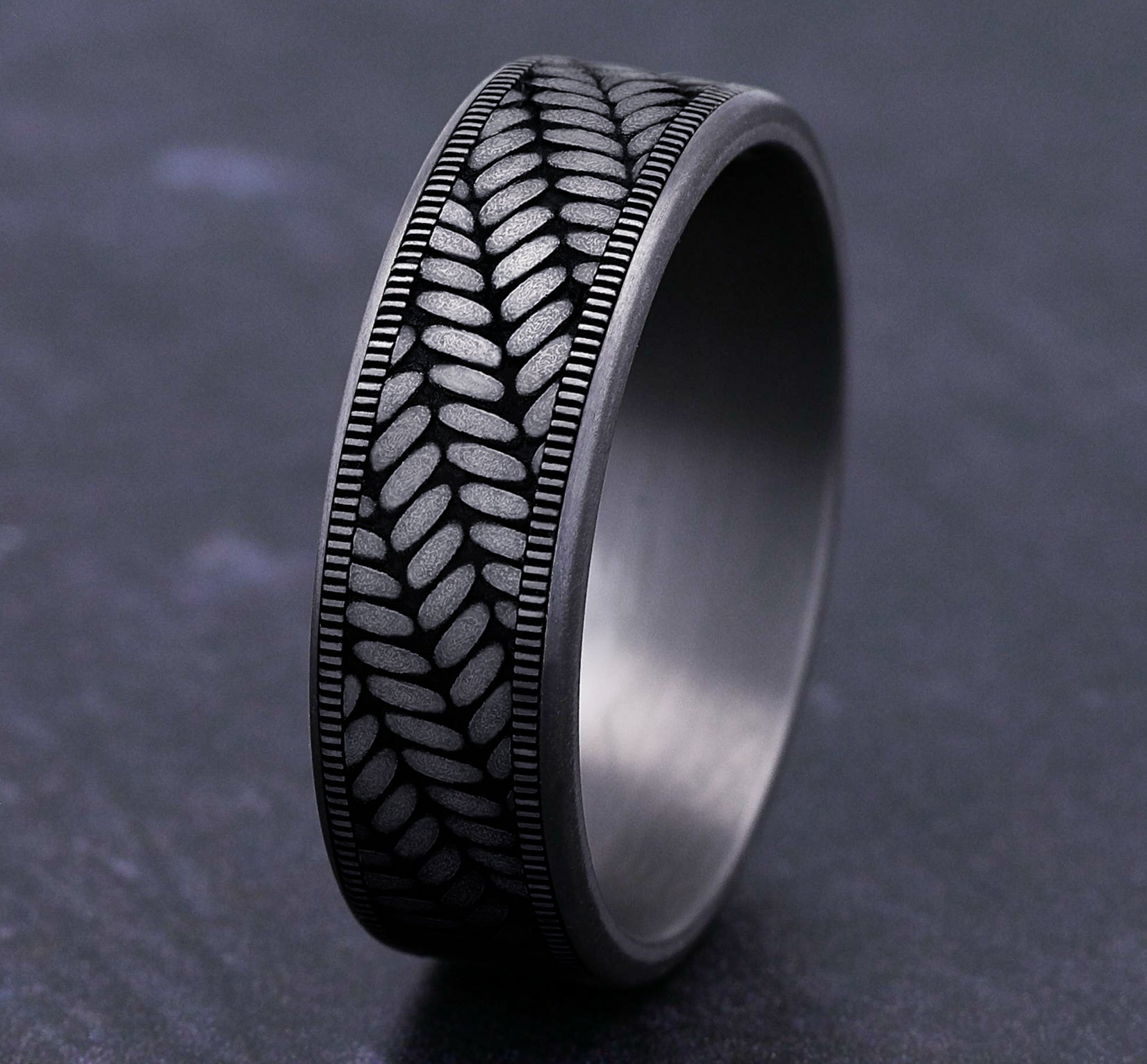 THE VANGUARD 7mm, Comfort fit, Grey Tantalum, Cross chevron pattern