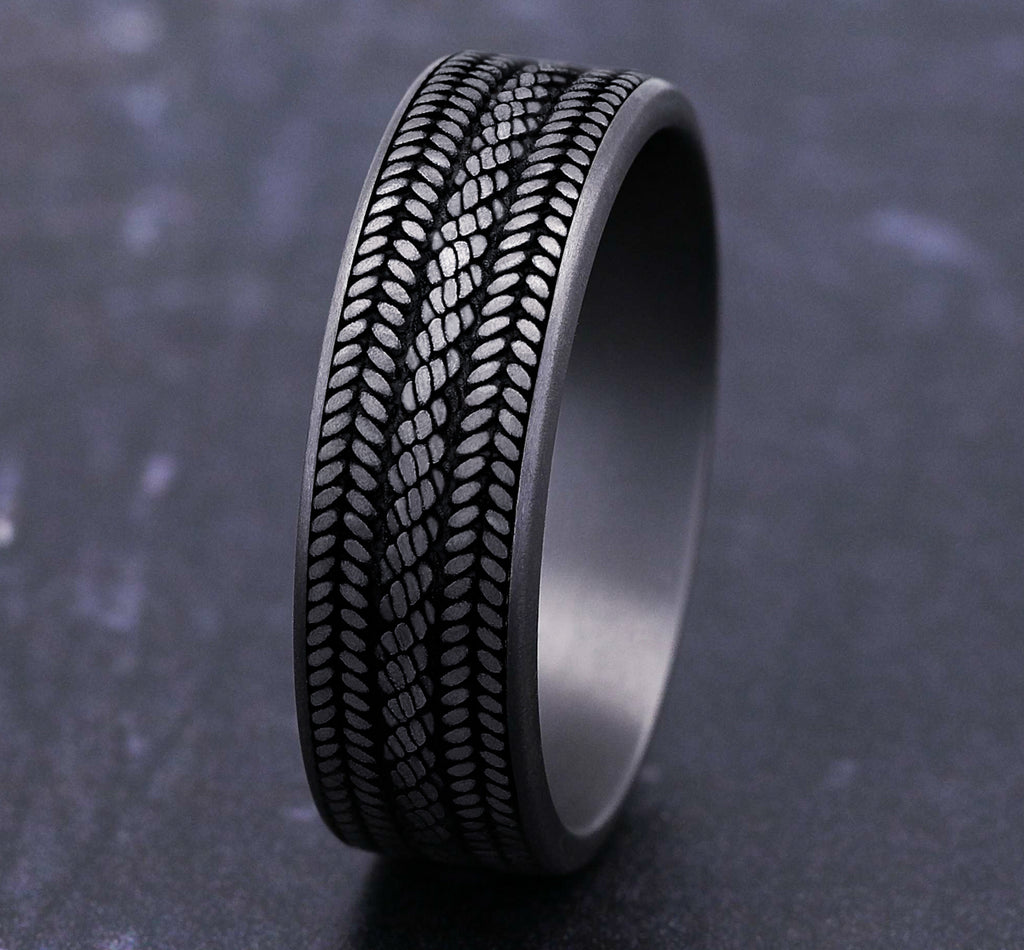 THE CORDOVAN 7mm, Comfort fit, Grey Tantalum, Rope center with chevron edge pattern