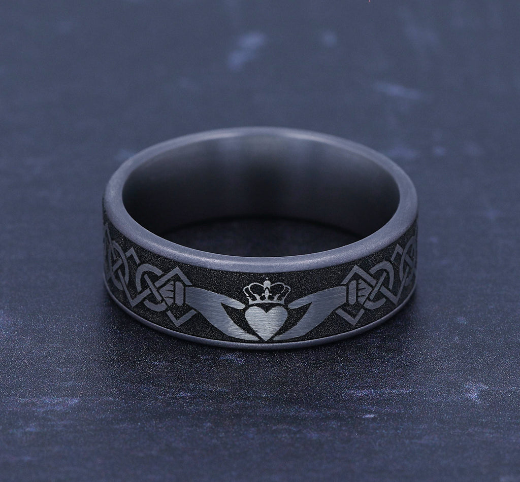 THE CLADDAGH 7.5mm, Comfort fit, Grey Tantalum and Grey/Black Titanium, Claddagh pattern, thin edges
