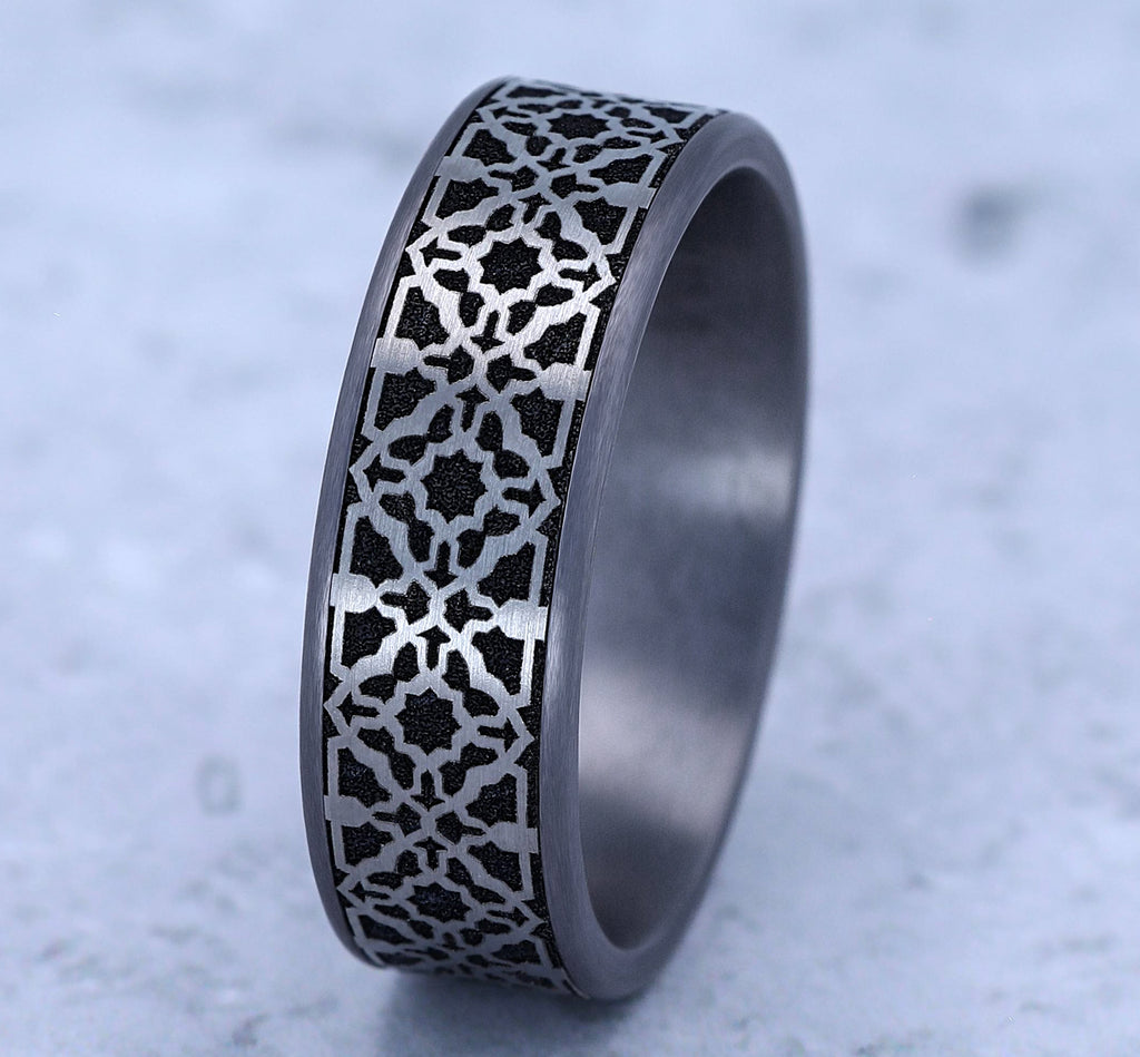 THE AZTEC 7.5mm, Comfort fit, Grey Tantalum and Grey/Black Titanium, Aztec pattern, thin edges
