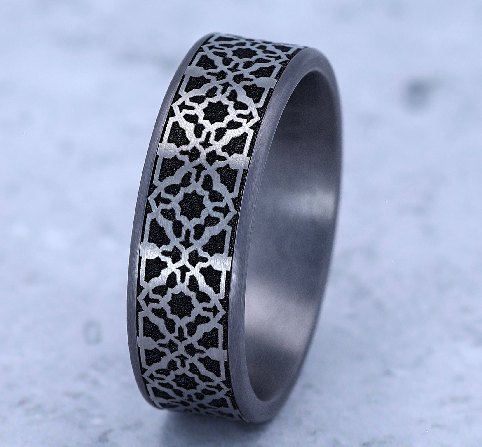 THE AZTEC 7.5mm, Comfort fit, Grey Tantalum and Grey/Black Titanium, Aztec pattern, thin edges