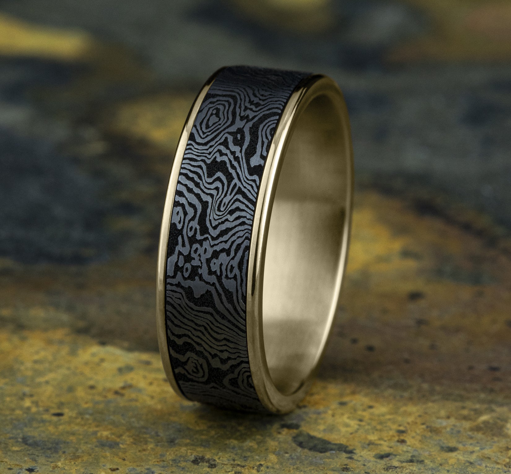 THE TORSION 7.5mm, Comfort fit, 14K Yellow Gold and Grey Tantalum, Unique Tamascus designed center, thin edges
