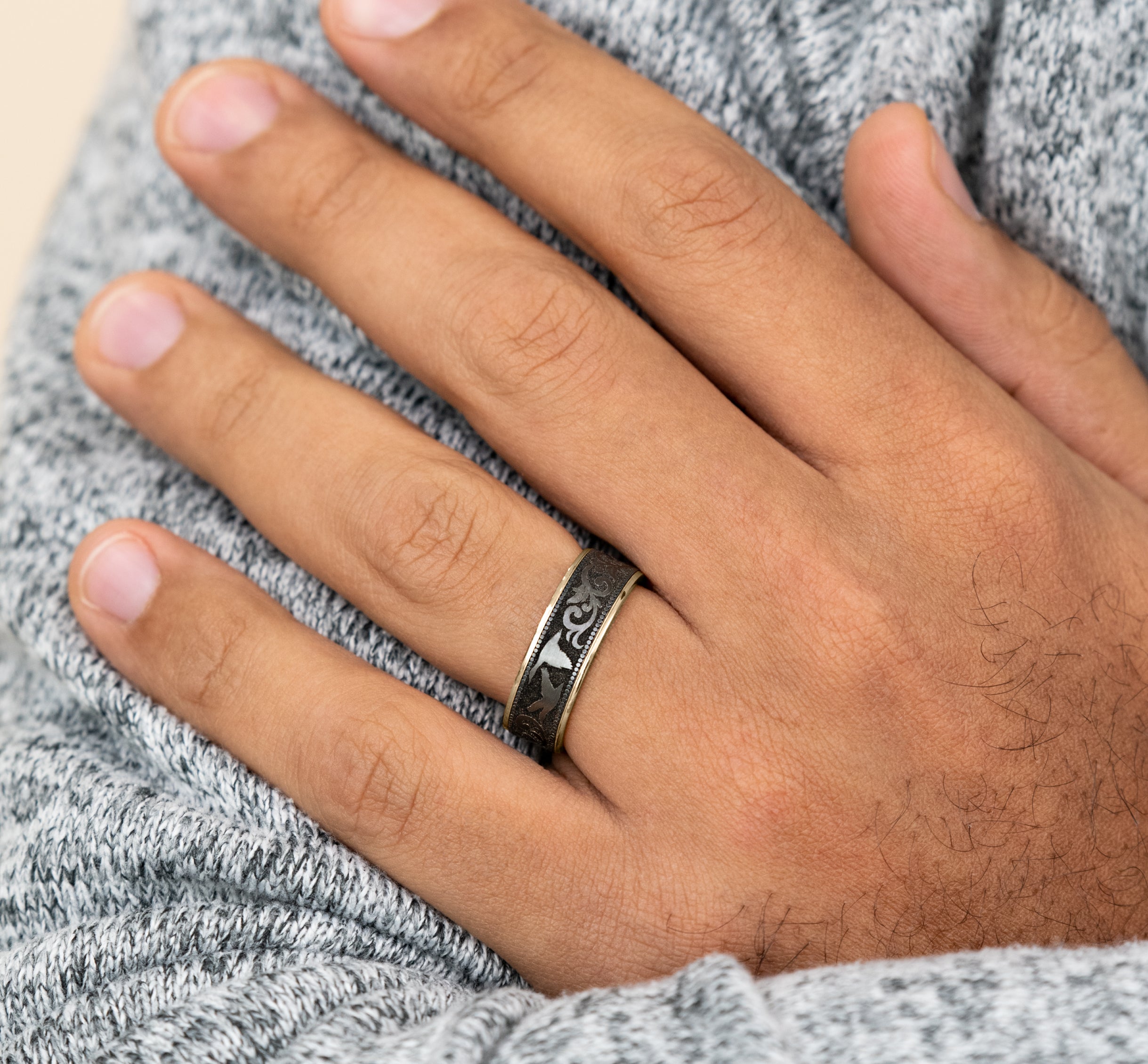 THE WATERFOWL 7.5mm, Comfort fit, 14K Yellow Gold and Black Titanium, Flying duck and script patterned center, thin edges