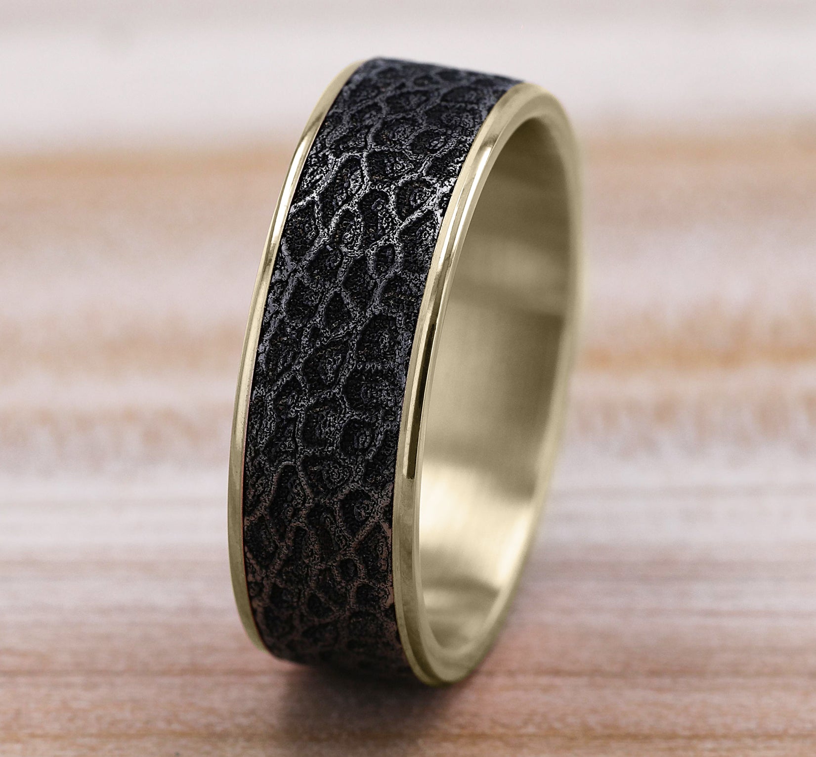 THE CORAL 7.5mm, Comfort fit, 14K Yellow Gold and Black Titanium, Coral pattern, thin edges