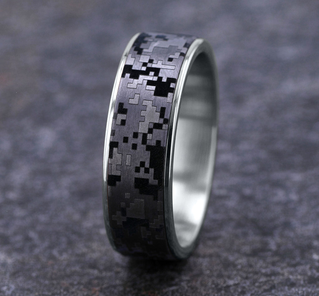 THE DIGITAL CAMO 7.5mm, Comfort fit, 14K White Gold and Grey Tantalum, Digital camo patterned center, thin edges