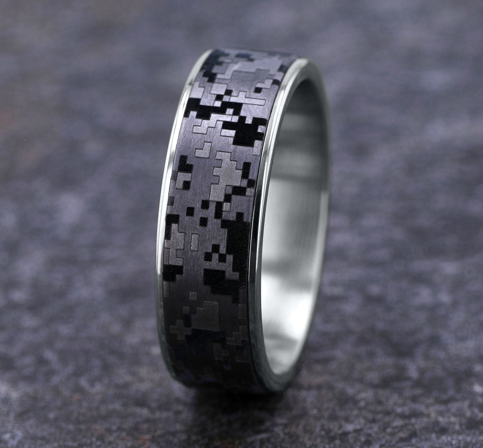 THE DIGITAL CAMO 7.5mm, Comfort fit, 14K White Gold and Grey Tantalum, Digital camo patterned center, thin edges