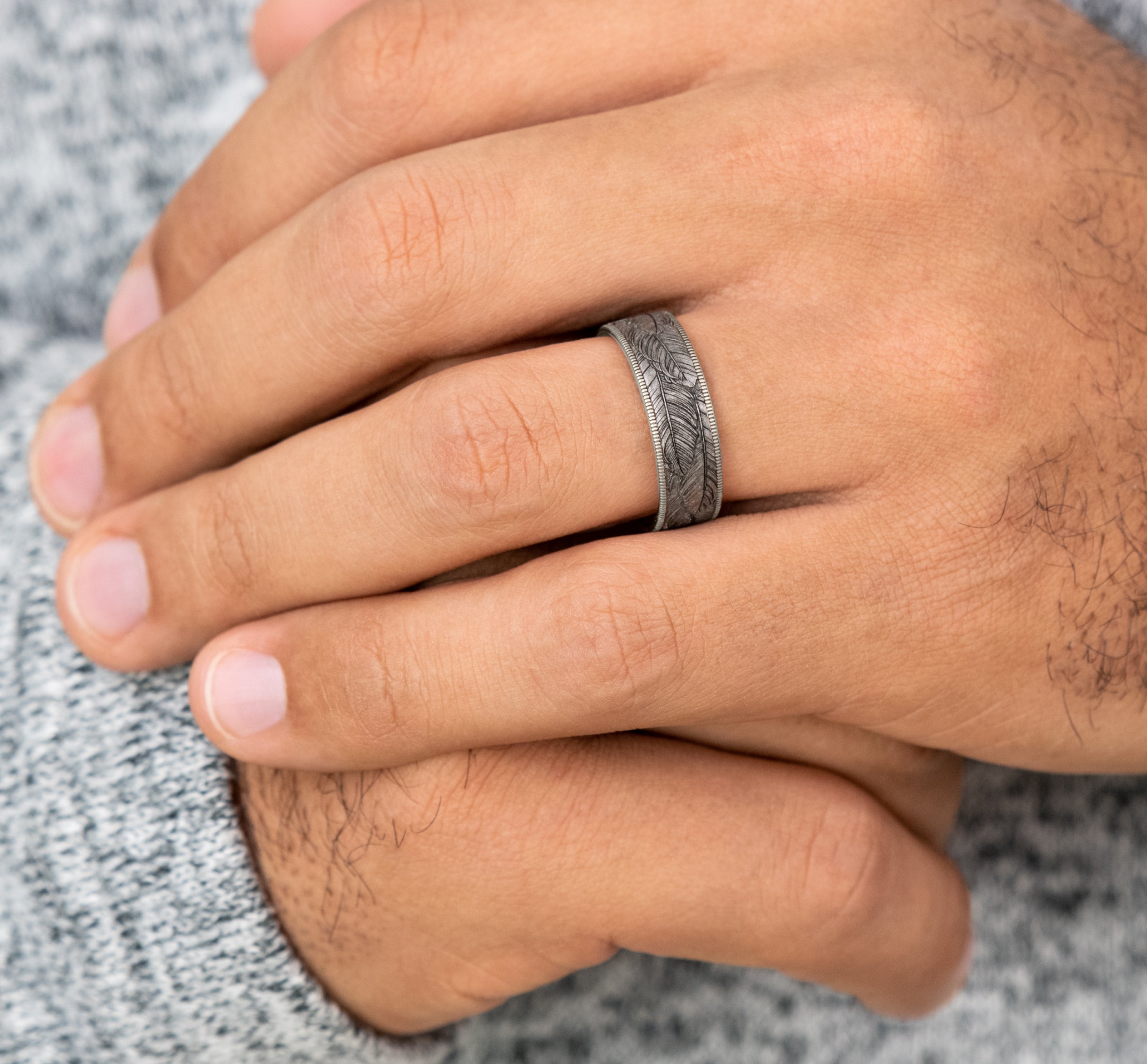 THE COVEY 7.5mm, Comfort fit, 14K White Gold and Grey Tantalum, Feather pattern, thin edges