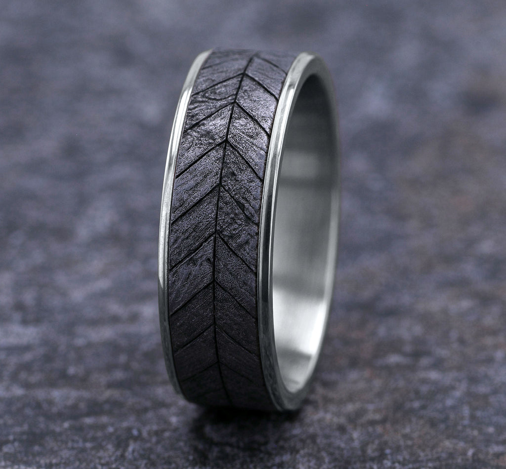 THE CHEVRON 7.5mm, Comfort fit, 14K White Gold and Grey Tantalum, Chevron wood patterned center, thin edges