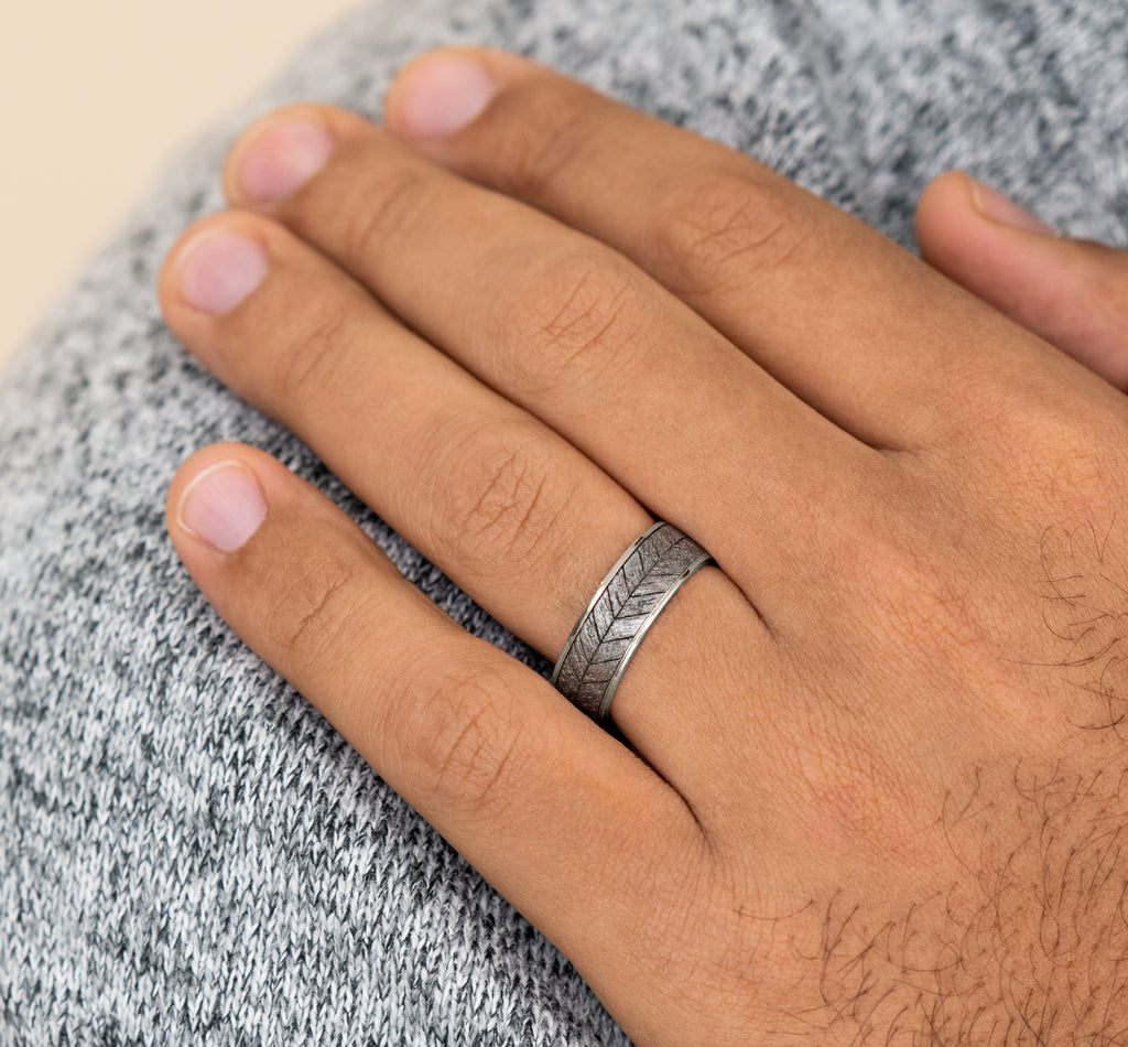 THE CHEVRON 7.5mm, Comfort fit, 14K White Gold and Grey Tantalum, Chevron wood patterned center, thin edges