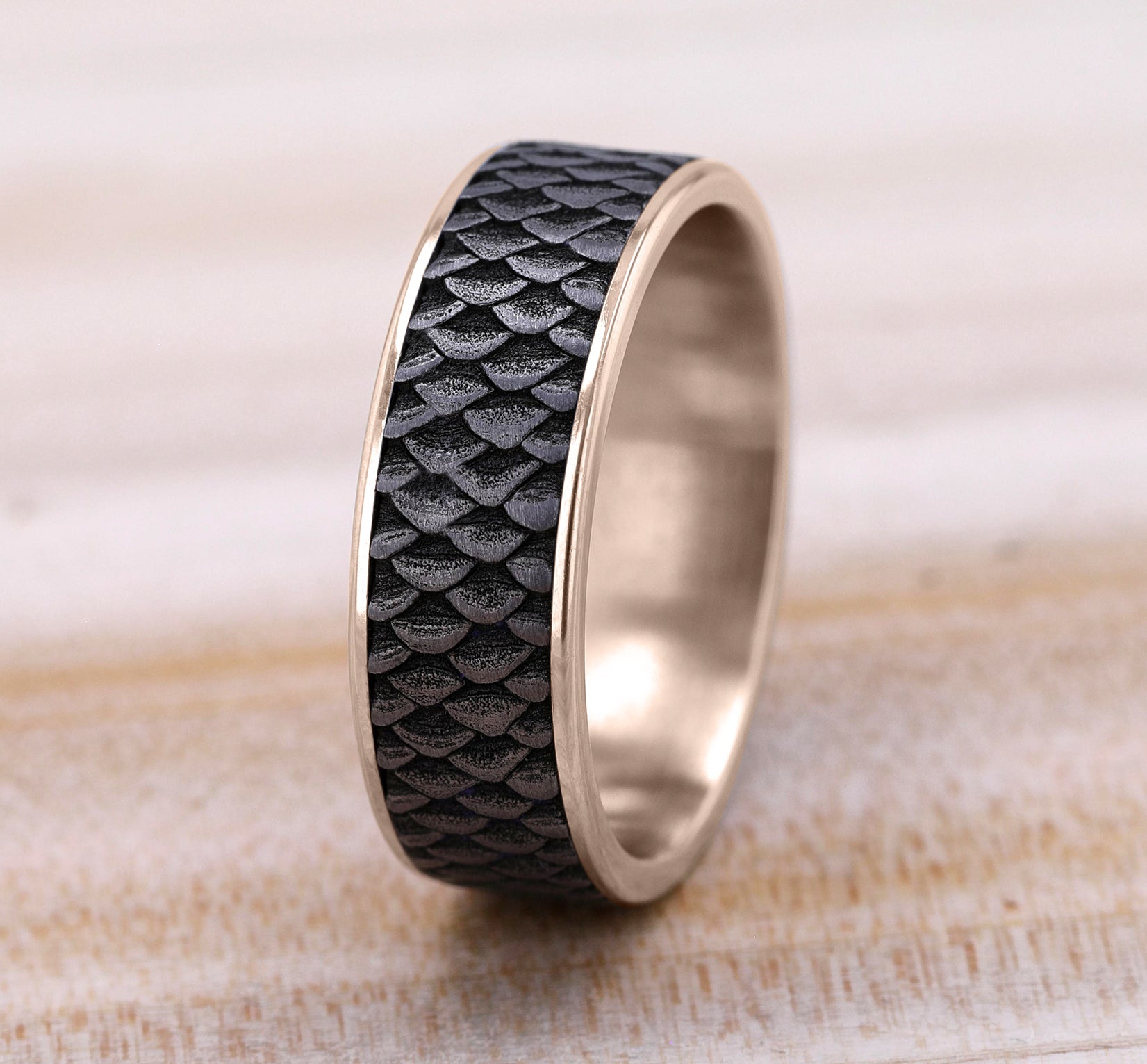 THE ANGLER 7.5mm, Comfort fit, 14K Rose Gold and Grey Tantalum, Fish scale patterned center, thin edges