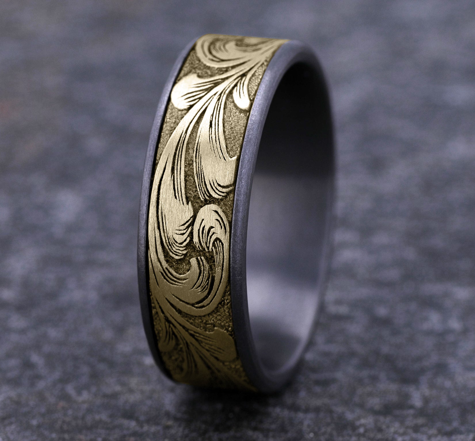 THE BARREL SCRIPT 7.5mm, Comfort fit, Grey Tantalum and 14K Yellow Gold, Large barrel script pattern, thin edges