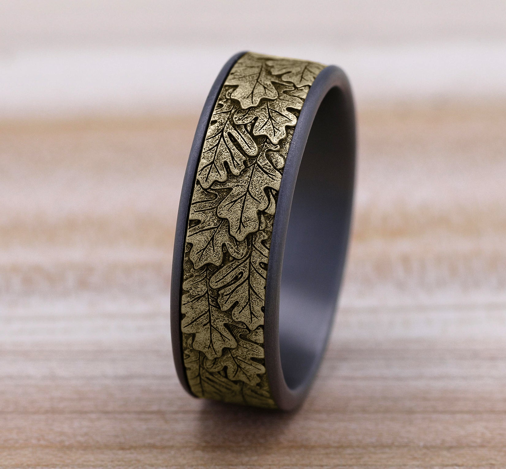 THE OAK 7.5mm, Comfort fit, Grey Tantalum and 14K Yellow Gold, Oak leaf pattern, thin edges
