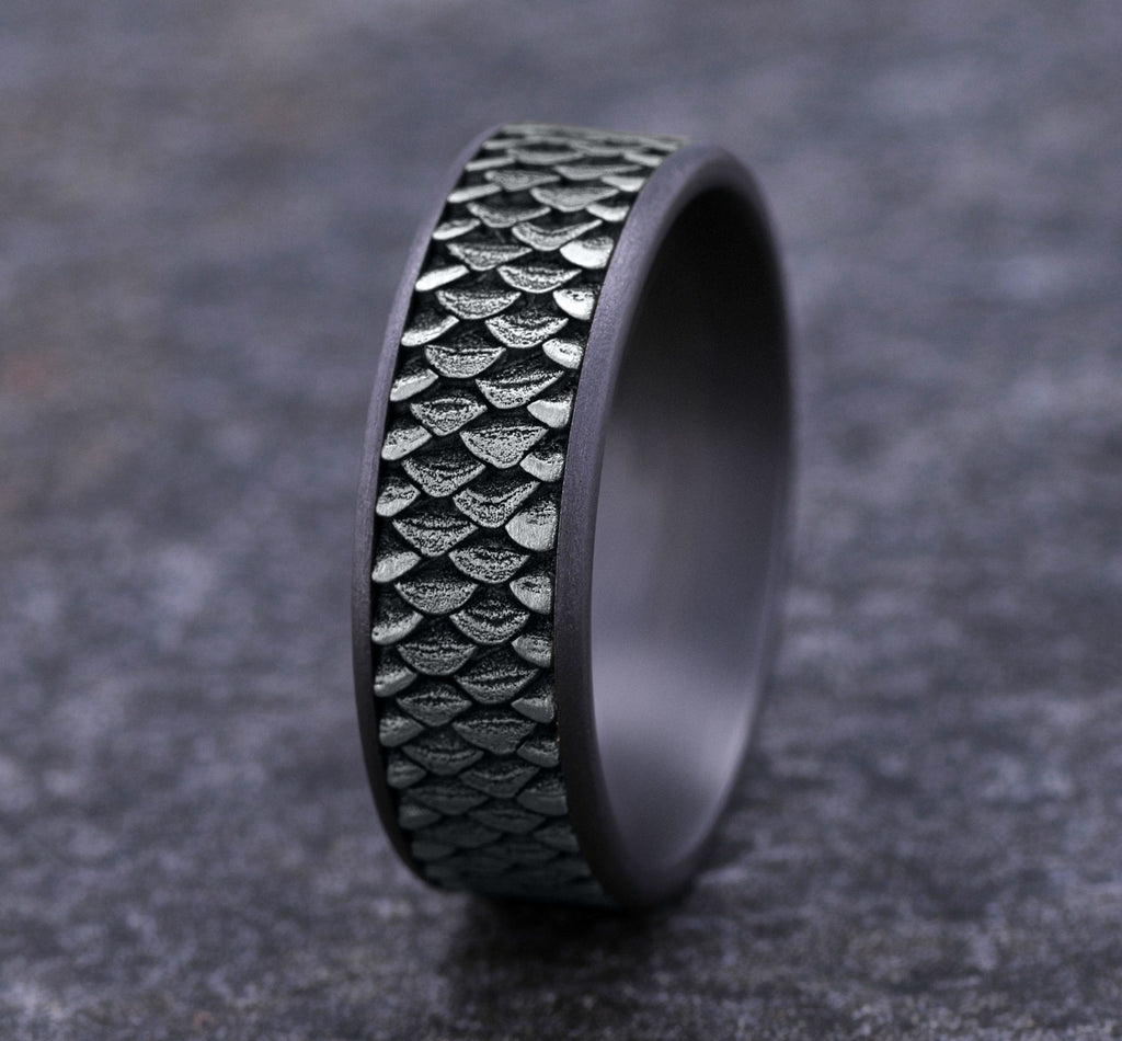 THE ANGLER 7.5mm, Comfort fit, Grey Tantalum and 14K White Gold, Fish scale patterned center, thin edges