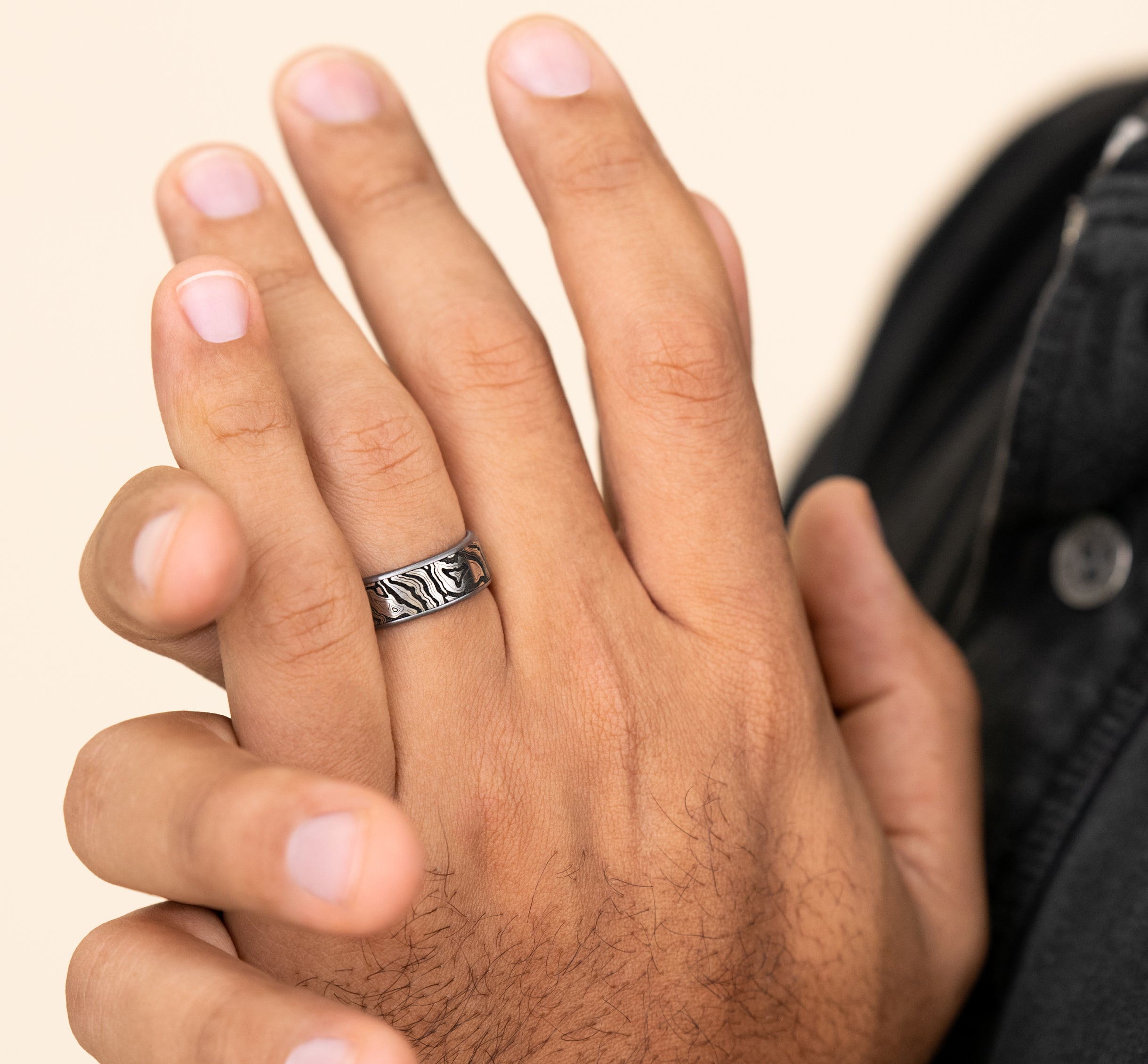 THE EXPLORER 7.5mm, Comfort fit, Grey Tantalum and Grey/Black Titanium, Topography pattern, thin edges