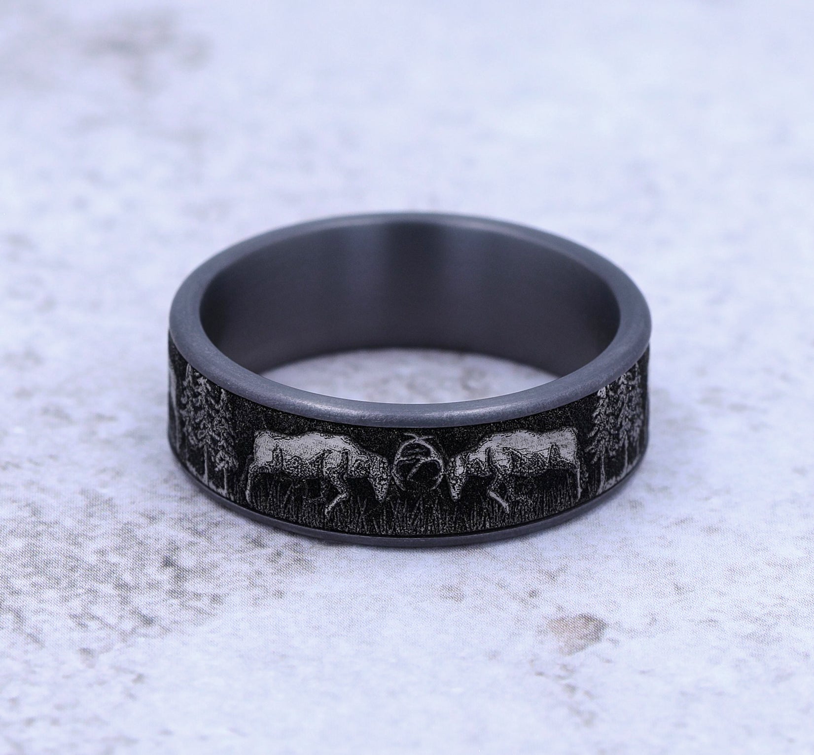 THE RUT 7.5mm, Comfort fit, Grey Tantalum and Grey/Black Titanium, Deer fight design, thin edges