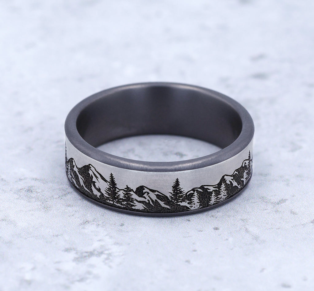 THE PEAK 7.5mm, Comfort fit, Grey Tantalum and Grey/Black Titanium, Mountain range pattern, thin edges
