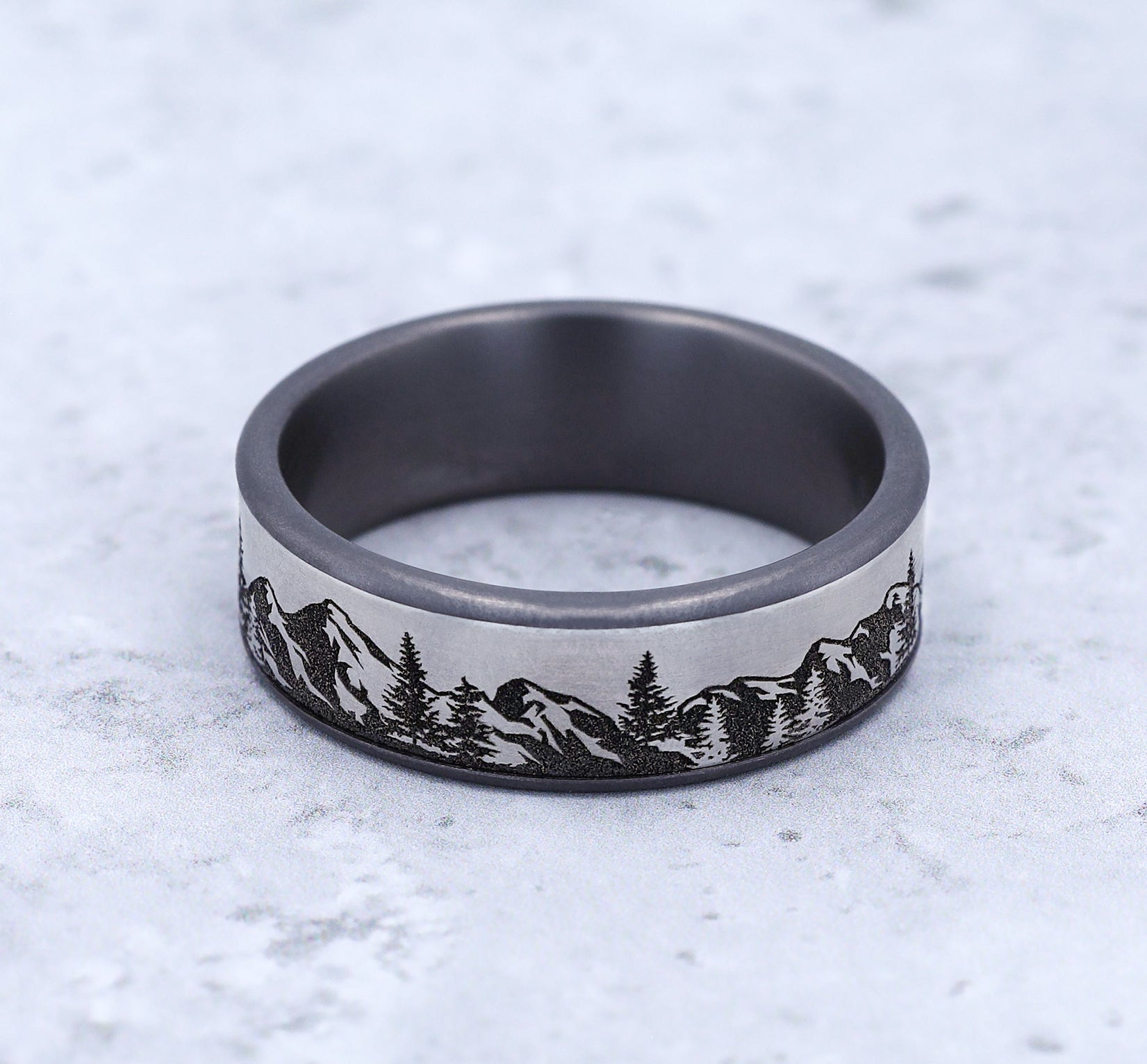THE PEAK 7.5mm, Comfort fit, Grey Tantalum and Grey/Black Titanium, Mountain range pattern, thin edges