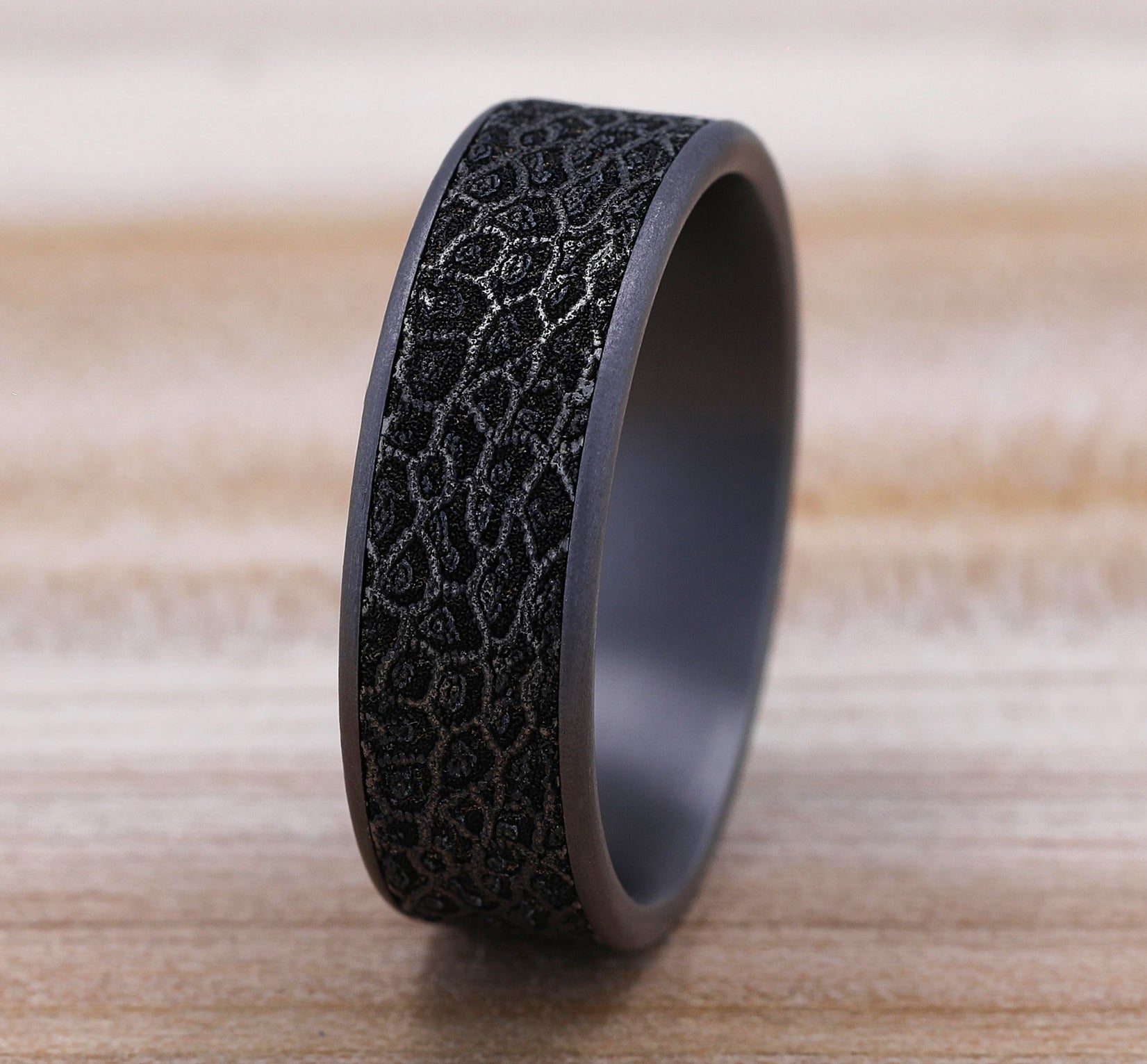 THE CORAL 7.5mm, Comfort fit, Grey Tantalum and Grey/Black Titanium, Coral pattern, thin edges