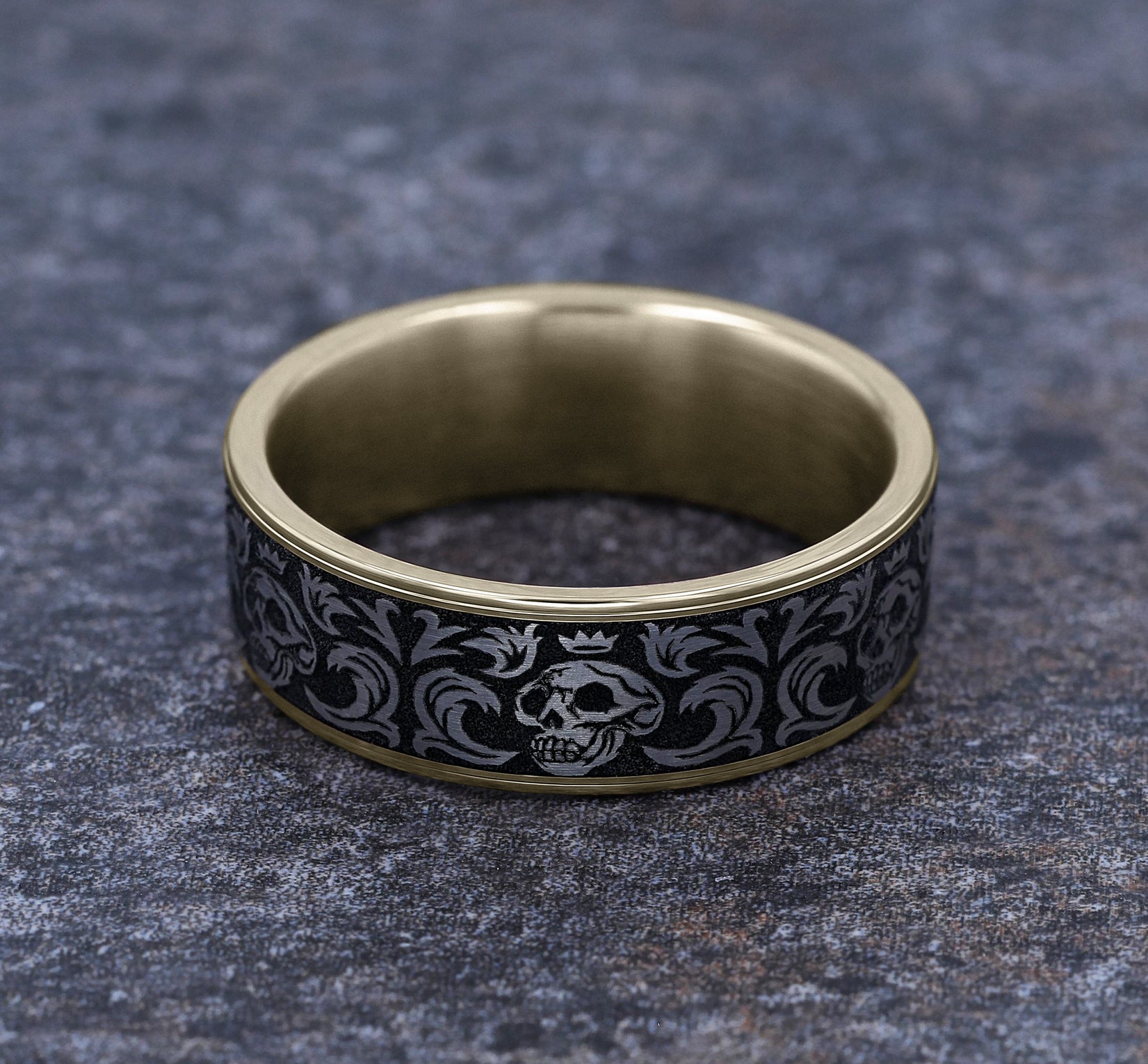 THE SKULL KING 7.5mm, Comfort fit, 14K Yellow Gold and Grey/Black Titanium, Skull king pattern, thin edges