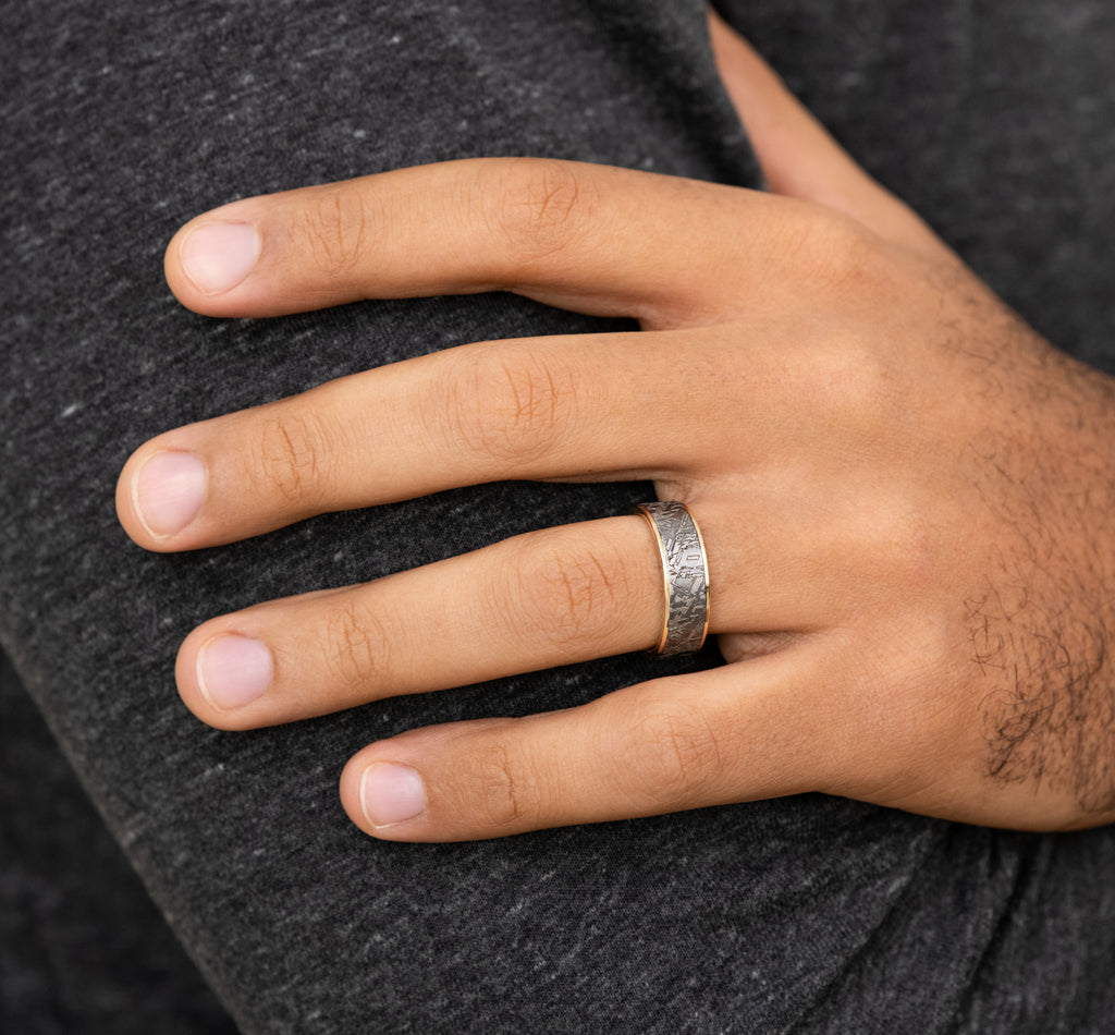 THE GIBEON 7.5mm, Comfort fit, 14K Yellow Gold and Grey Tantalum, Meteorite patterned center, thin polished edges
