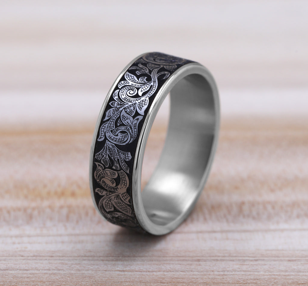 THE EMBASSY 7.5mm, Comfort fit, 14K White Gold and Grey Tantalum, London script patterned center, thin edges