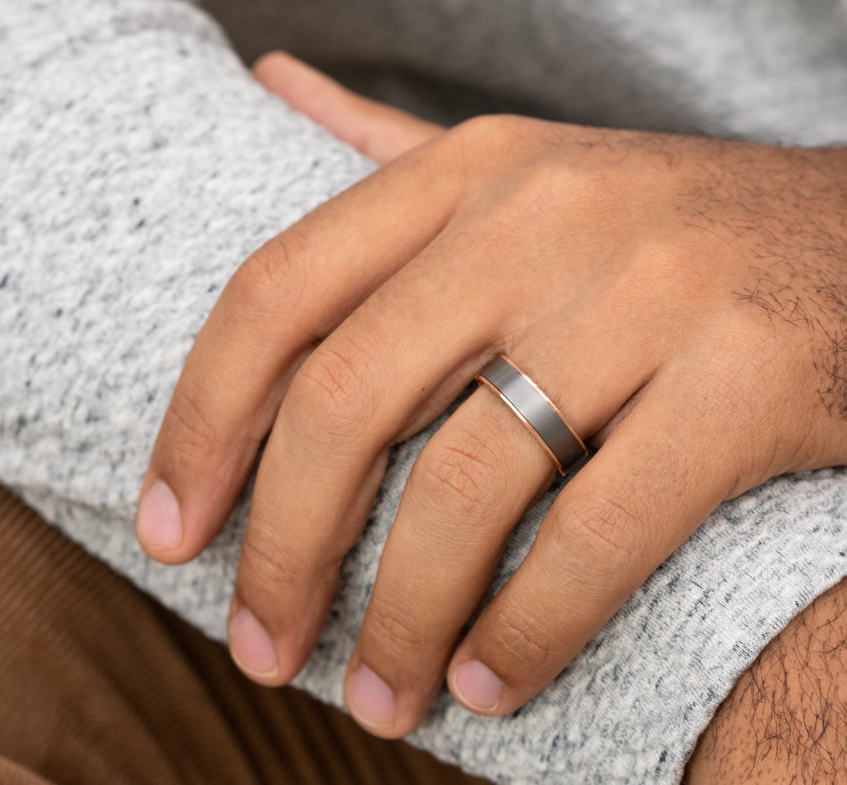 THE REMBRANDT 6.5mm, Comfort fit, 14K Rose Gold and Grey Tantalum, Satin center, polished thin edges