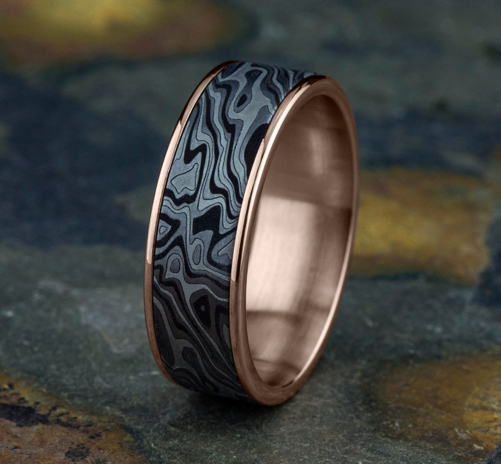 THE SWITCH 7.5mm, Comfort fit, 14K Rose Gold and Grey Tantalum, Mokume patterned center, thin polished edges