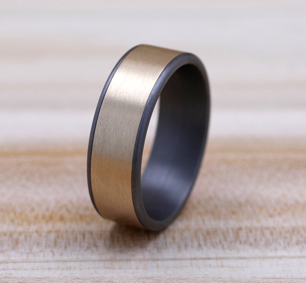 THE REMBRANDT 7.5mm, Comfort fit, Grey Tantalum and 14K Yellow Gold, Satin center, thin edges