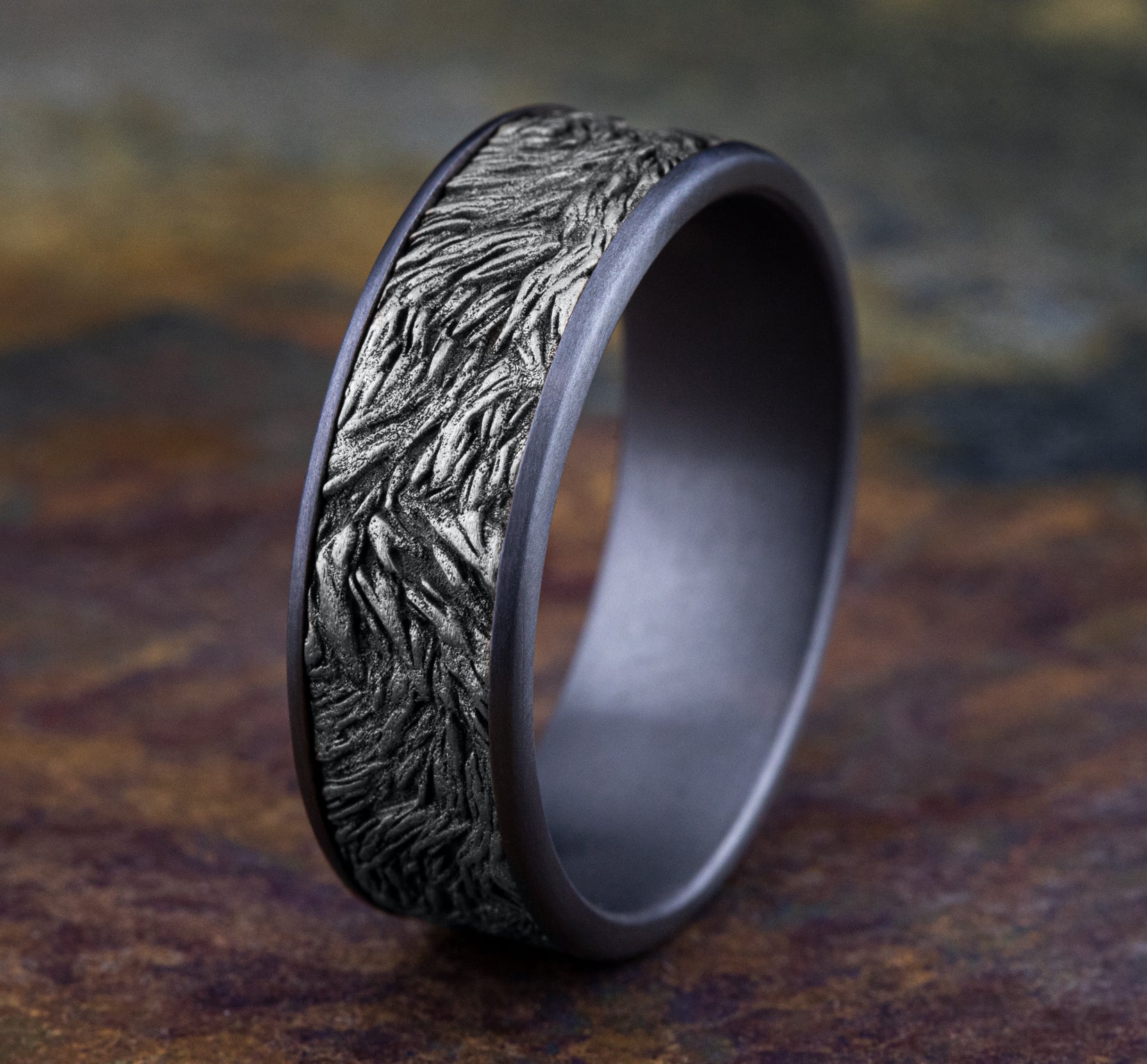 The Tamlin 7.5mm, Comfort fit, Grey Tantalum and 14K White, Lions mane patterned center, thin edges