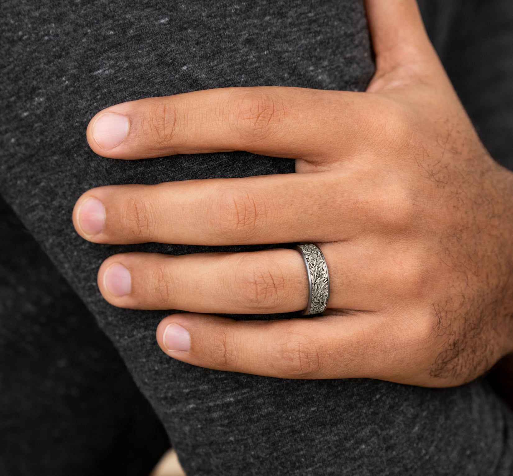 The Tamlin 7.5mm, Comfort fit, Grey Tantalum and 14K White, Lions mane patterned center, thin edges
