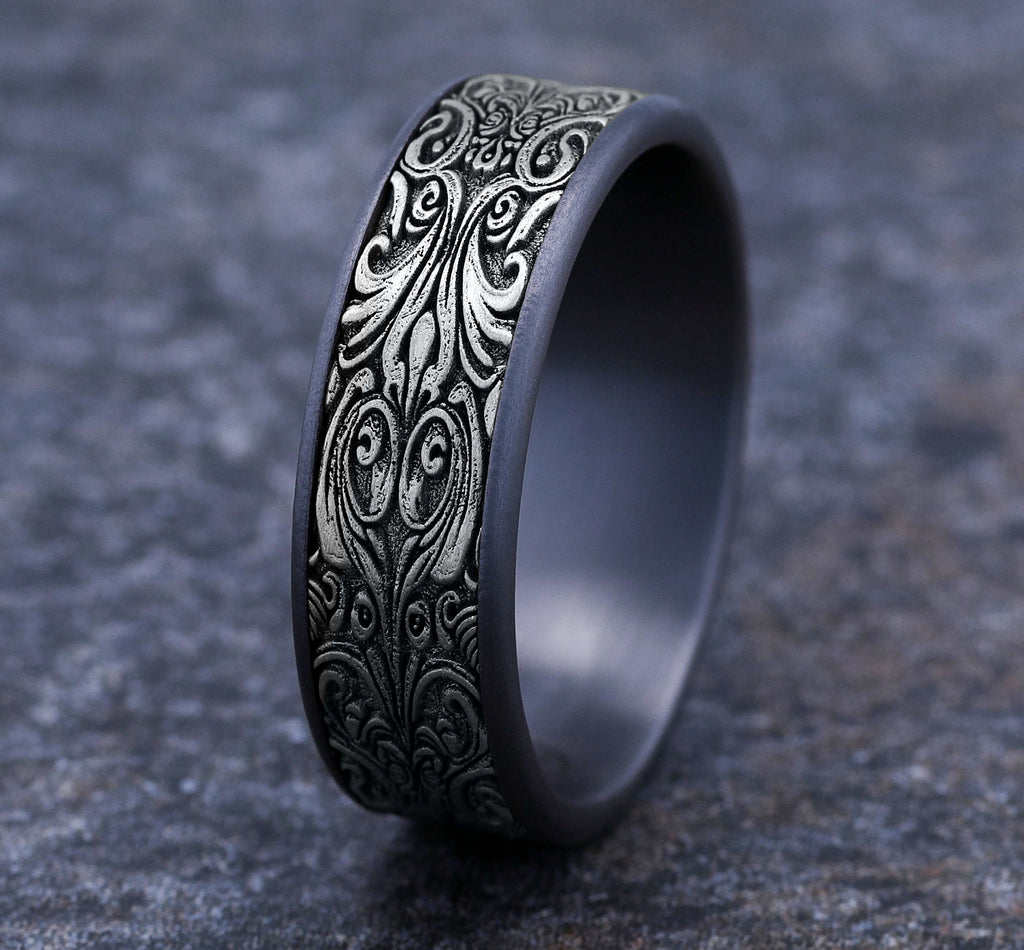 THE CARVER 7.5mm, Comfort fit, Grey Tantalum and 14K White Gold, Baroque frame pattern, thin edges