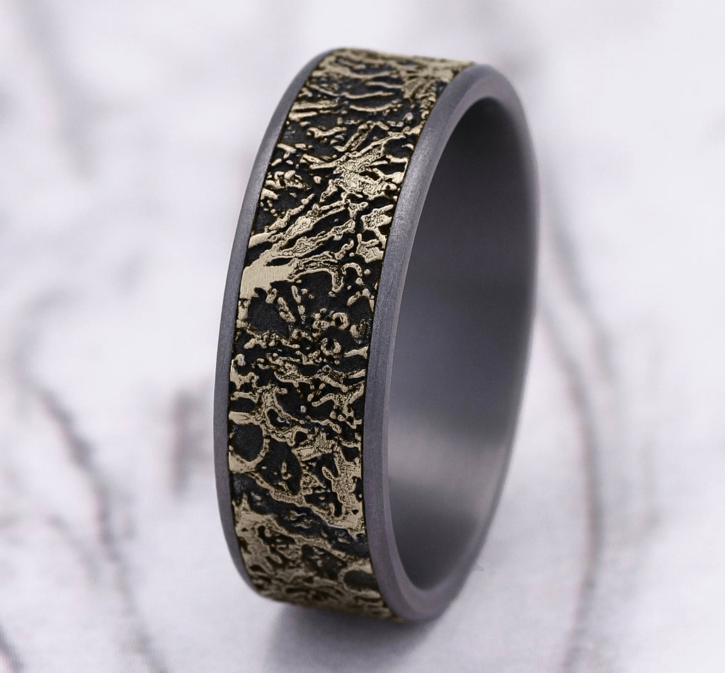 THE POLLOCK 7.5mm, Comfort fit, Grey Tantalum and 14K Yellow Gold, Abstract pattern, thin edges