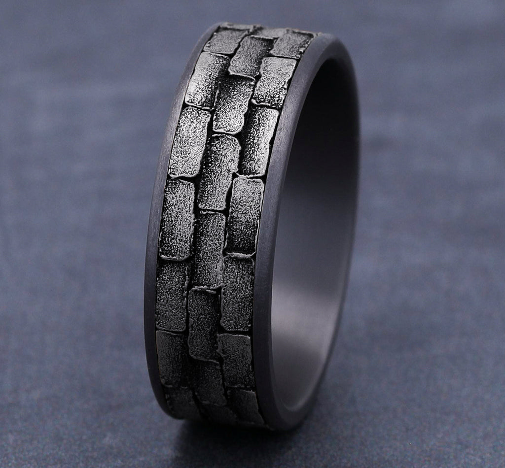 THE MASON 7.5mm, Comfort fit, Grey Tantalum and 14K White Gold, Brick pattern, thin edges