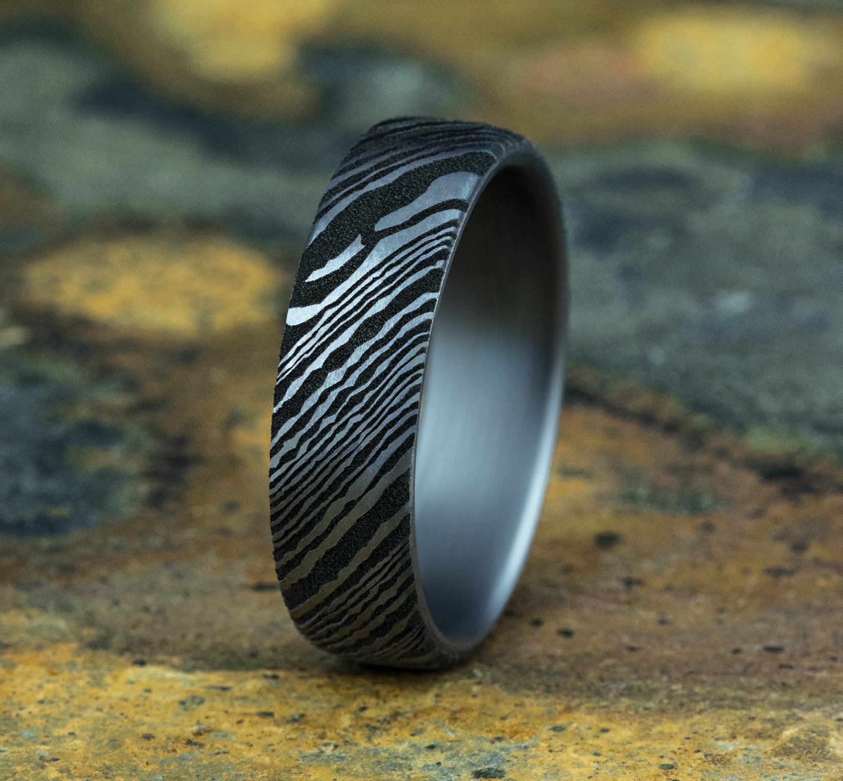 THE WOOD GRAIN 6.5mm, European comfort fit, Grey Tantalum, Unique Tamascus design
