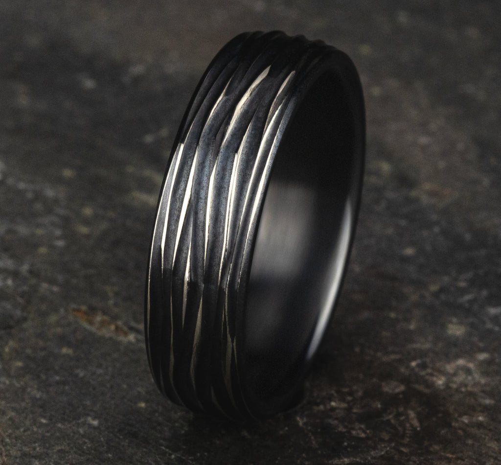 THE DRYAD 6.5mm, European comfort fit, Black Titanium, Horizontal bark pattern