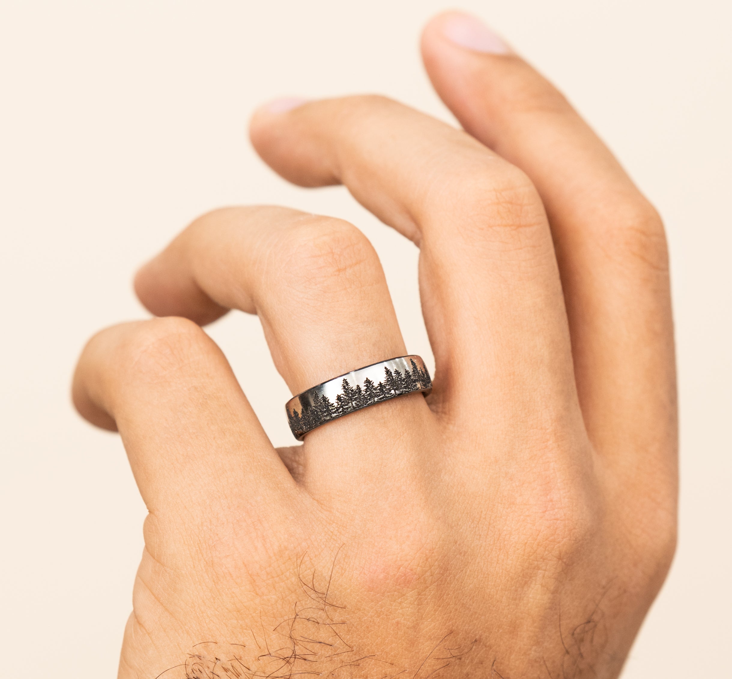 THE EVERGREEN 6.5mm, European comfort fit, Grey/Black Titanium, Treeline scenic design