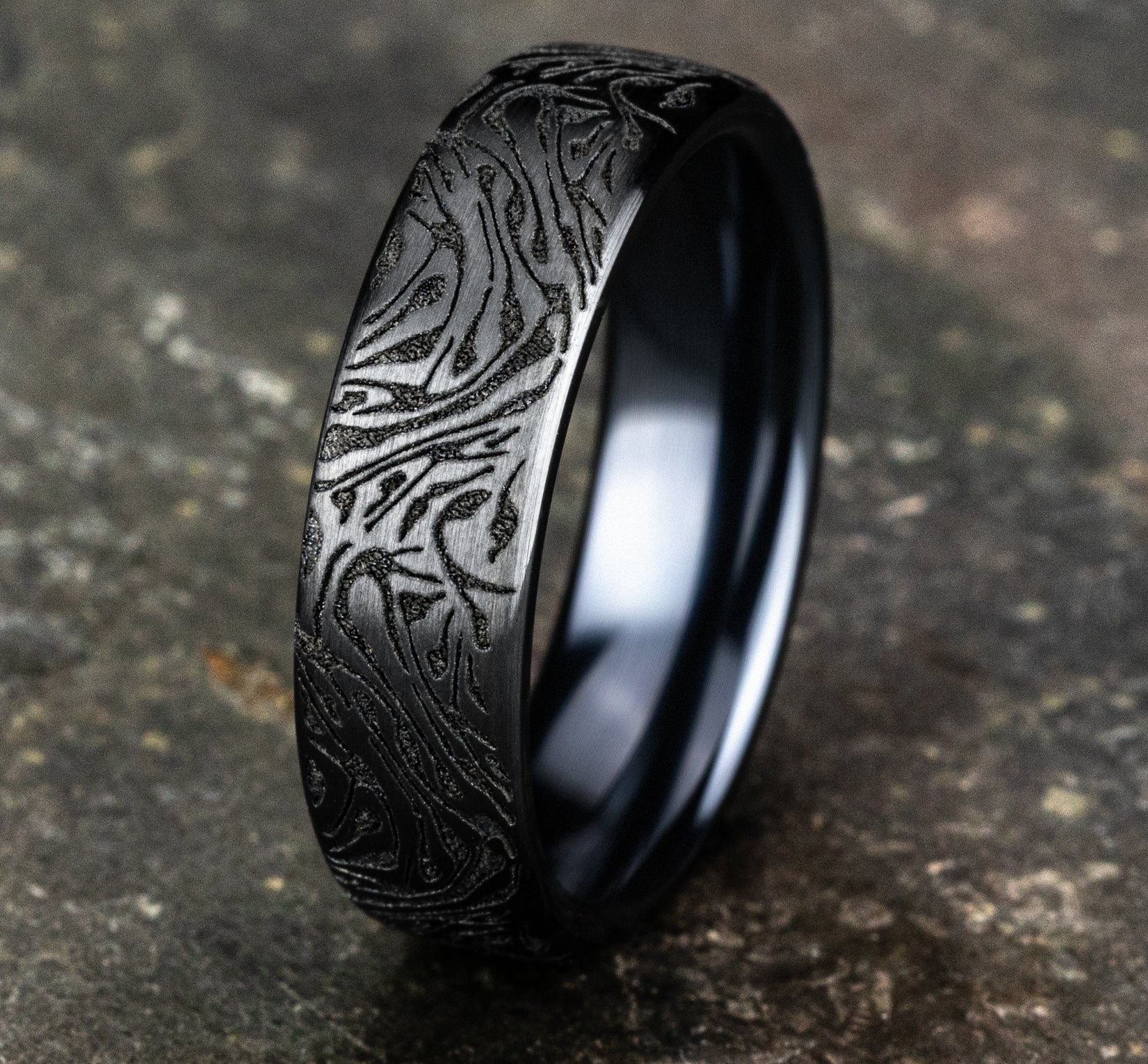 THE SAMURAI 6.5mm, European comfort fit, Black Titanium, Faux mokume pattern
