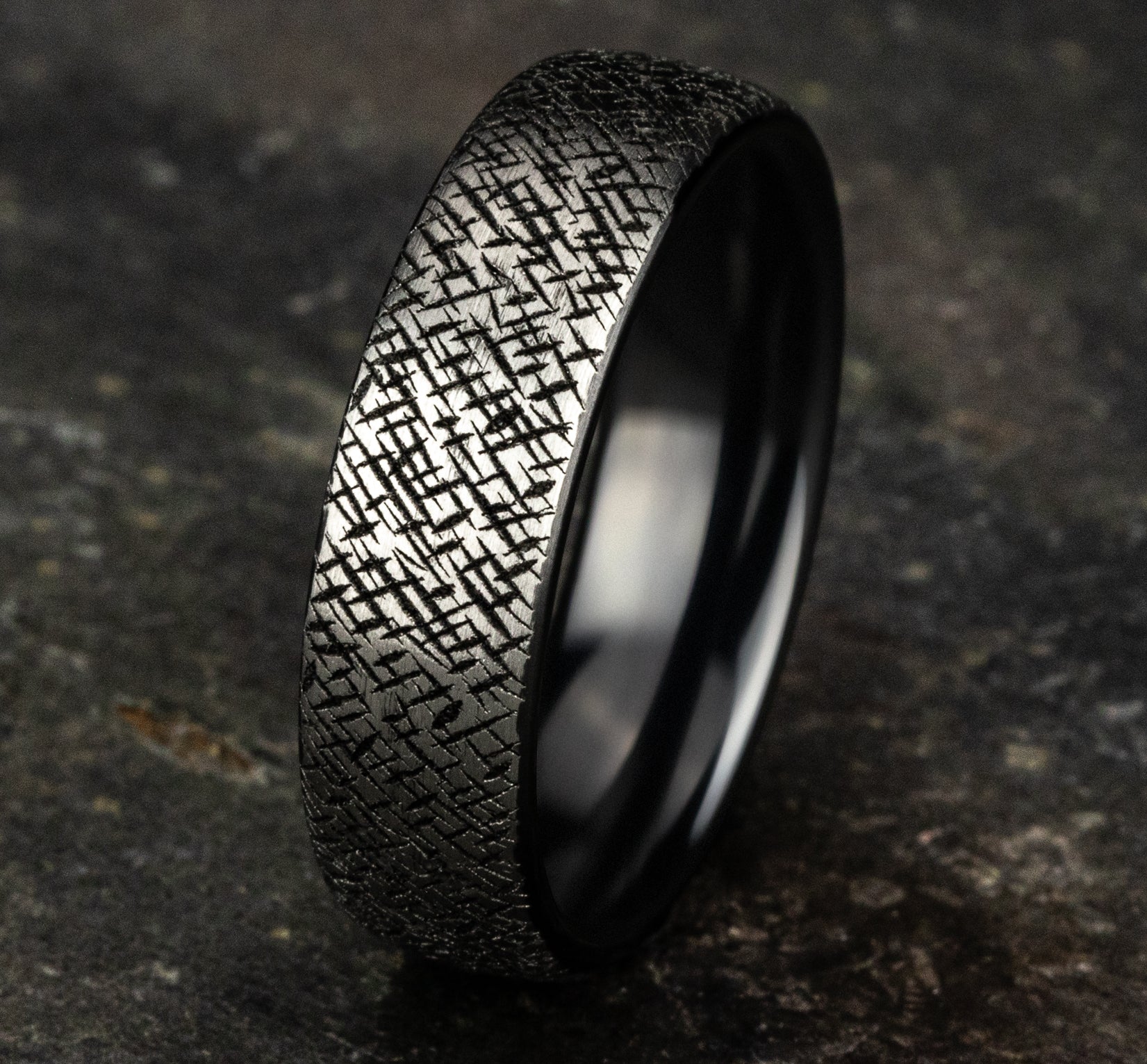 THE MASTER 6.5mm, Comfort fit, Grey/Black Titanium, Cross hatch pattern