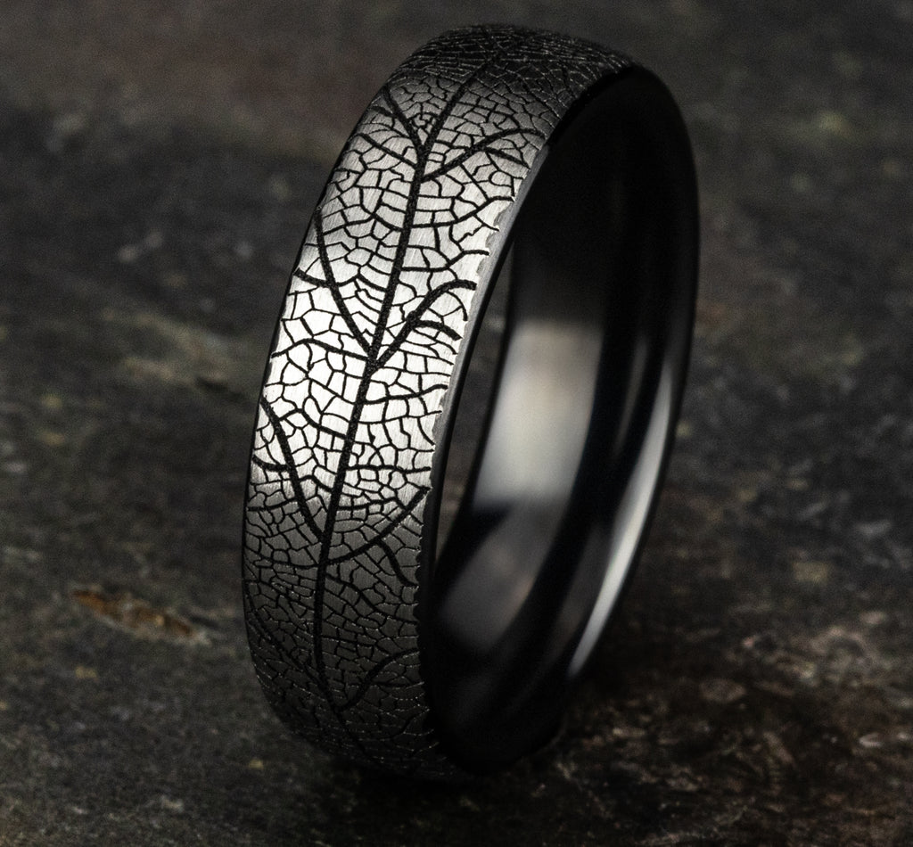 THE BERKSHIRE 6.5mm, Comfort fit, Grey/Black Titanium, Leaf pattern