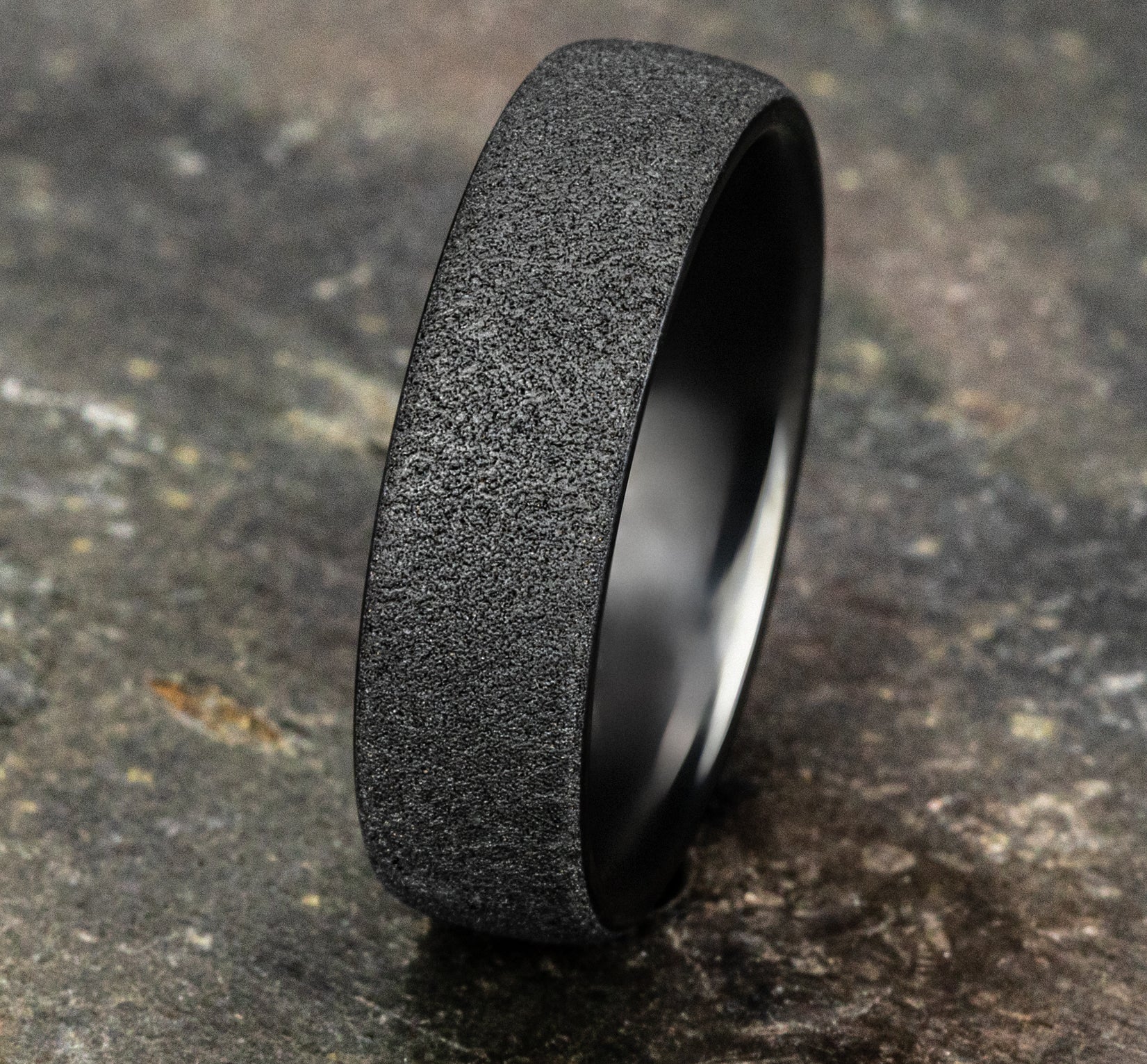 THE MORTAR 6.5mm, European comfort fit, Black Titanium, Concrete textured surface