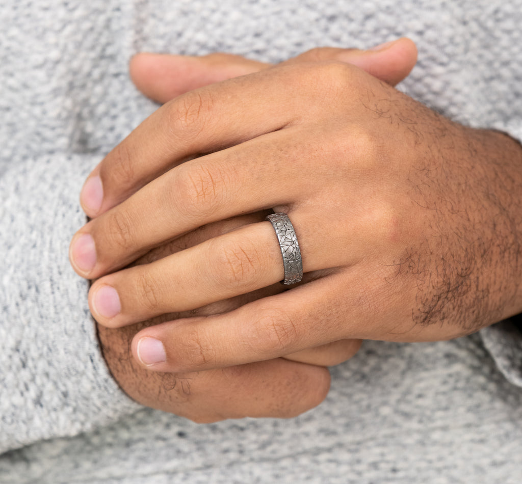 THE KALEIDOSCOPE 6.5mm, Comfort fit, Grey Tantalum, Kaleidoscope pattern