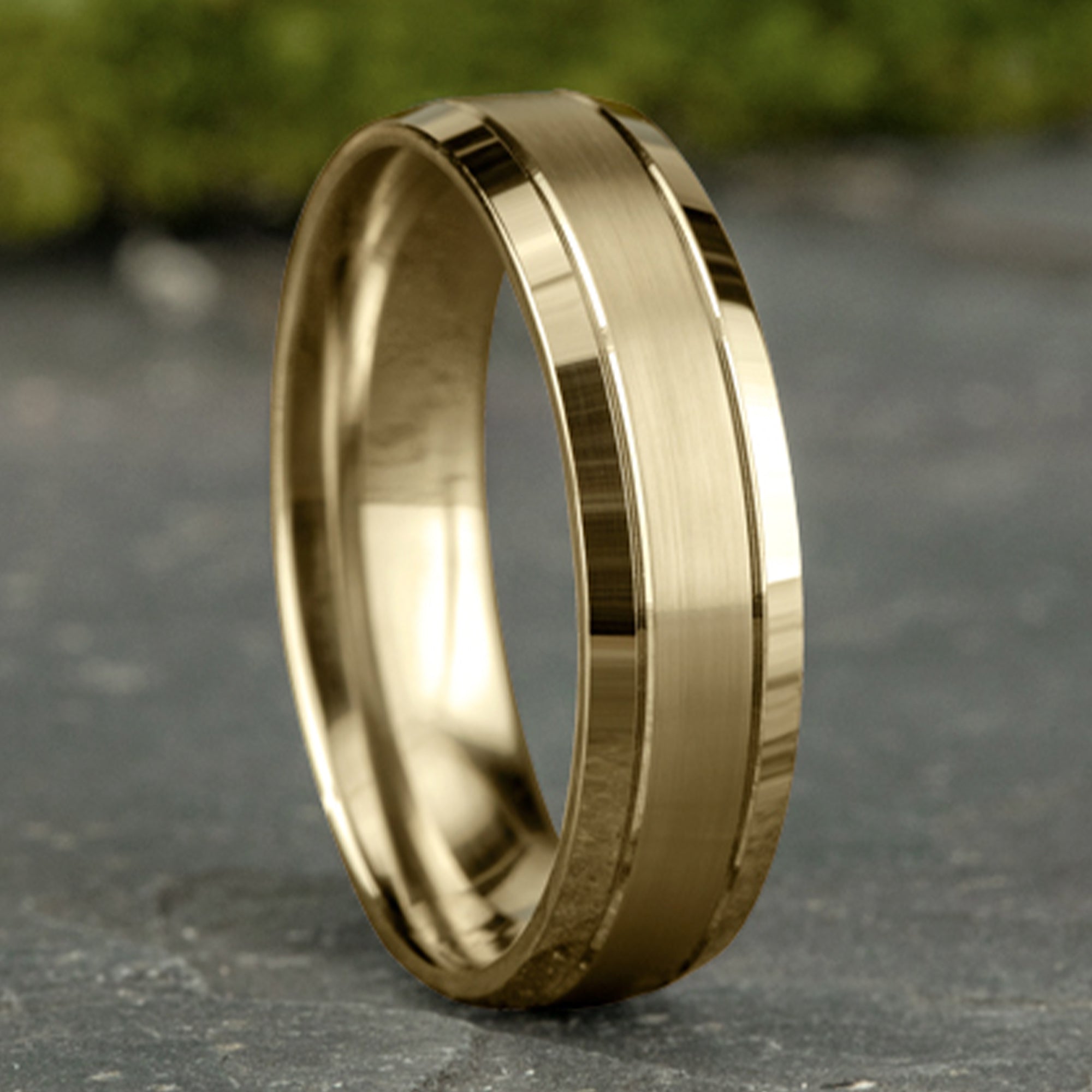 THE HORIZON 6.5mm, Lightweight comfort fit, 14K Yellow Gold, Satin center, polished bevel edges